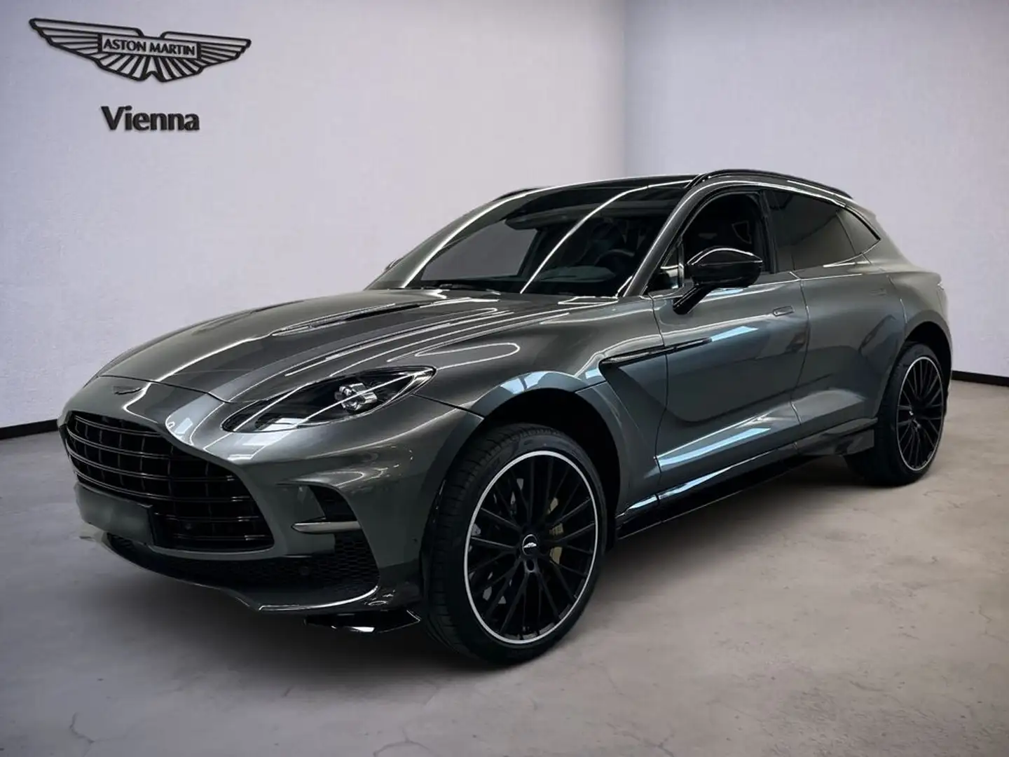 Aston Martin DBX DBX707 / Magnetic Silver / Carbon Lower & Upper / Grau - 1
