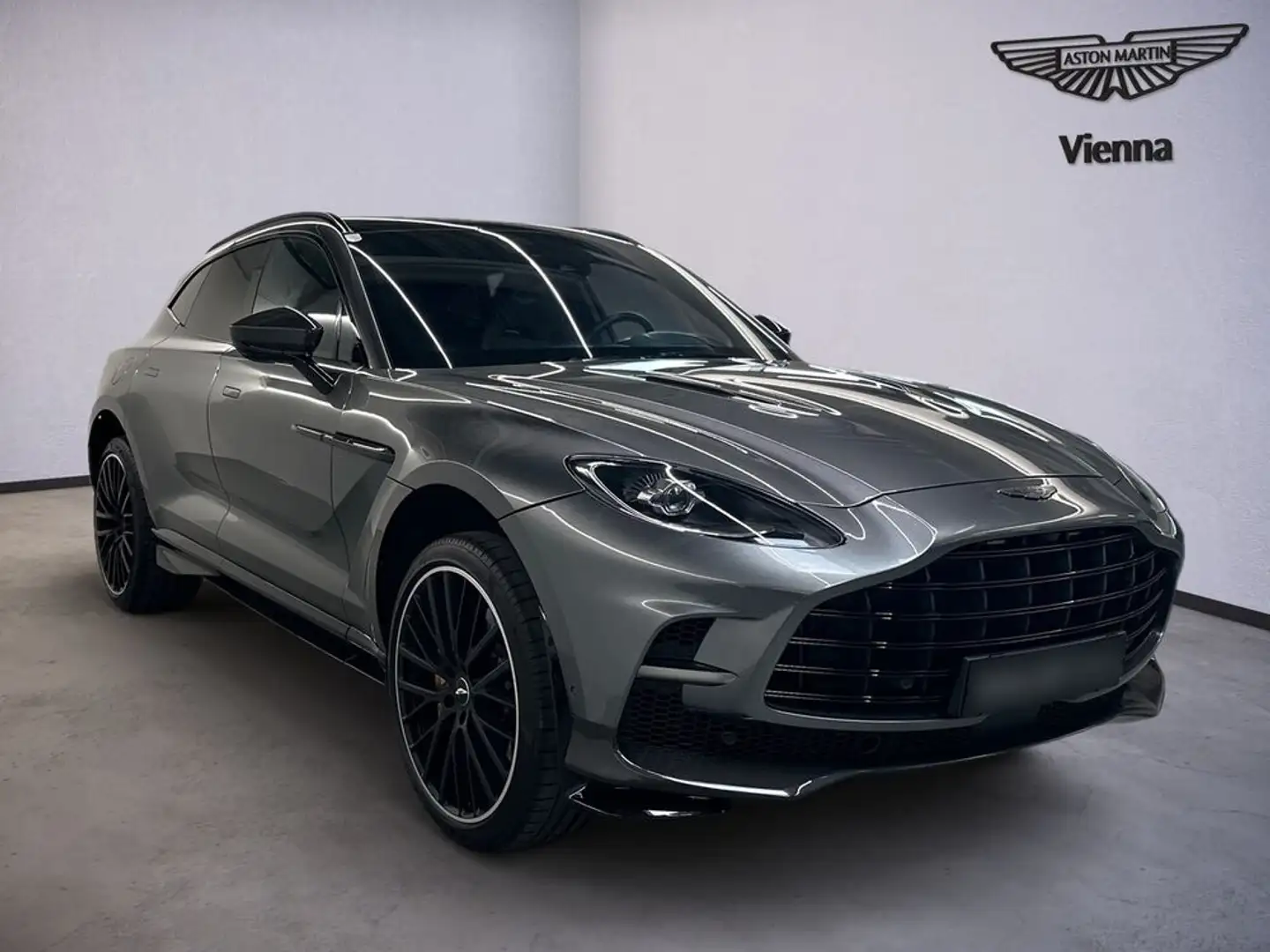 Aston Martin DBX DBX707 / Magnetic Silver / Carbon Lower & Upper / Grau - 2