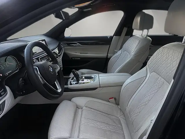 BMW 7 Series view 7