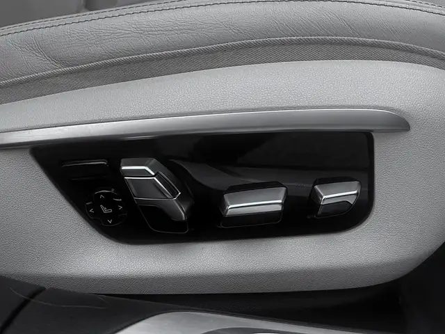 BMW 7 Series view 16