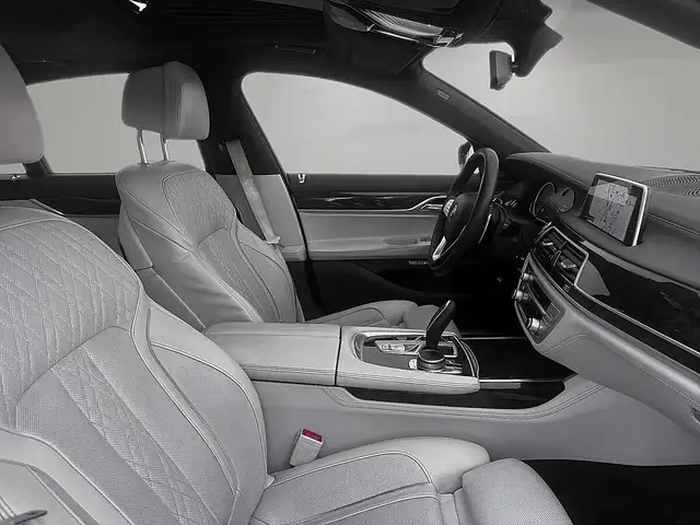 BMW 7 Series view 8