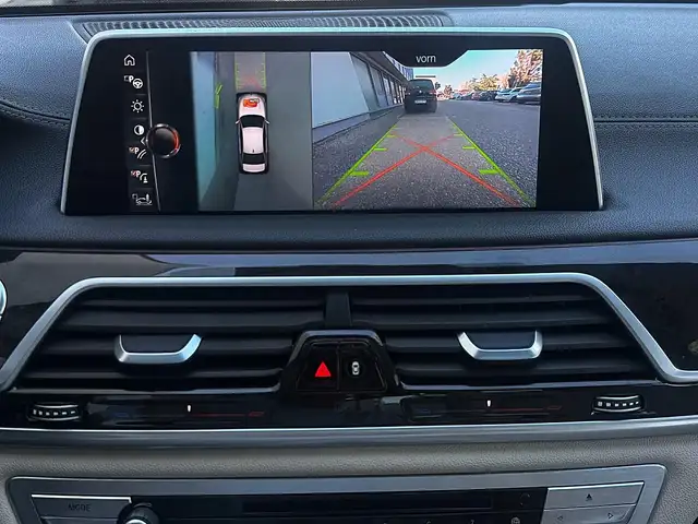 BMW 7 Series view 25