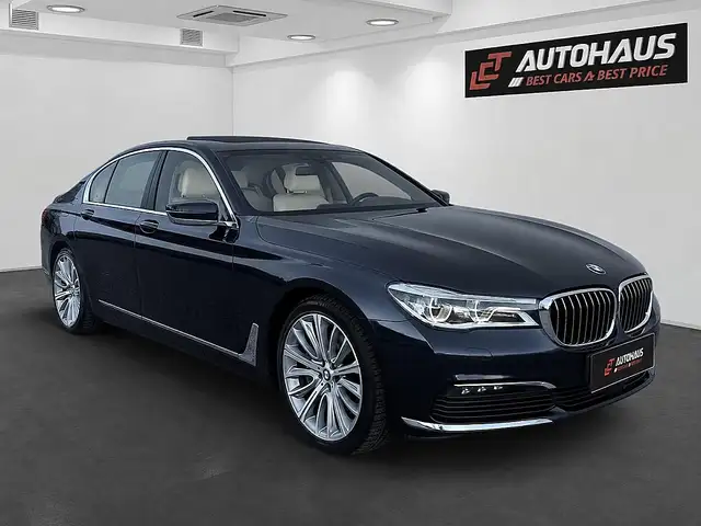 BMW 7 Series view 4