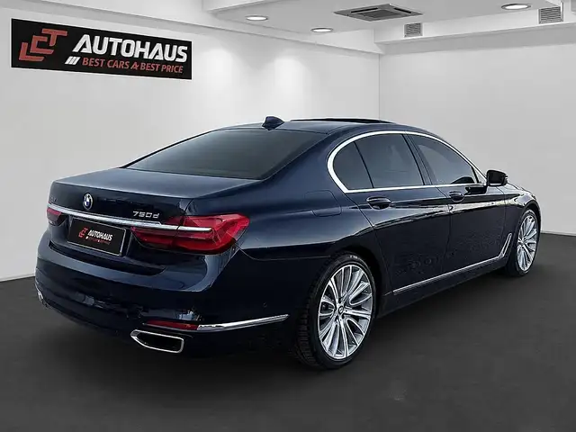 BMW 7 Series view 6