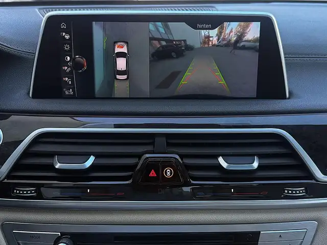 BMW 7 Series view 26
