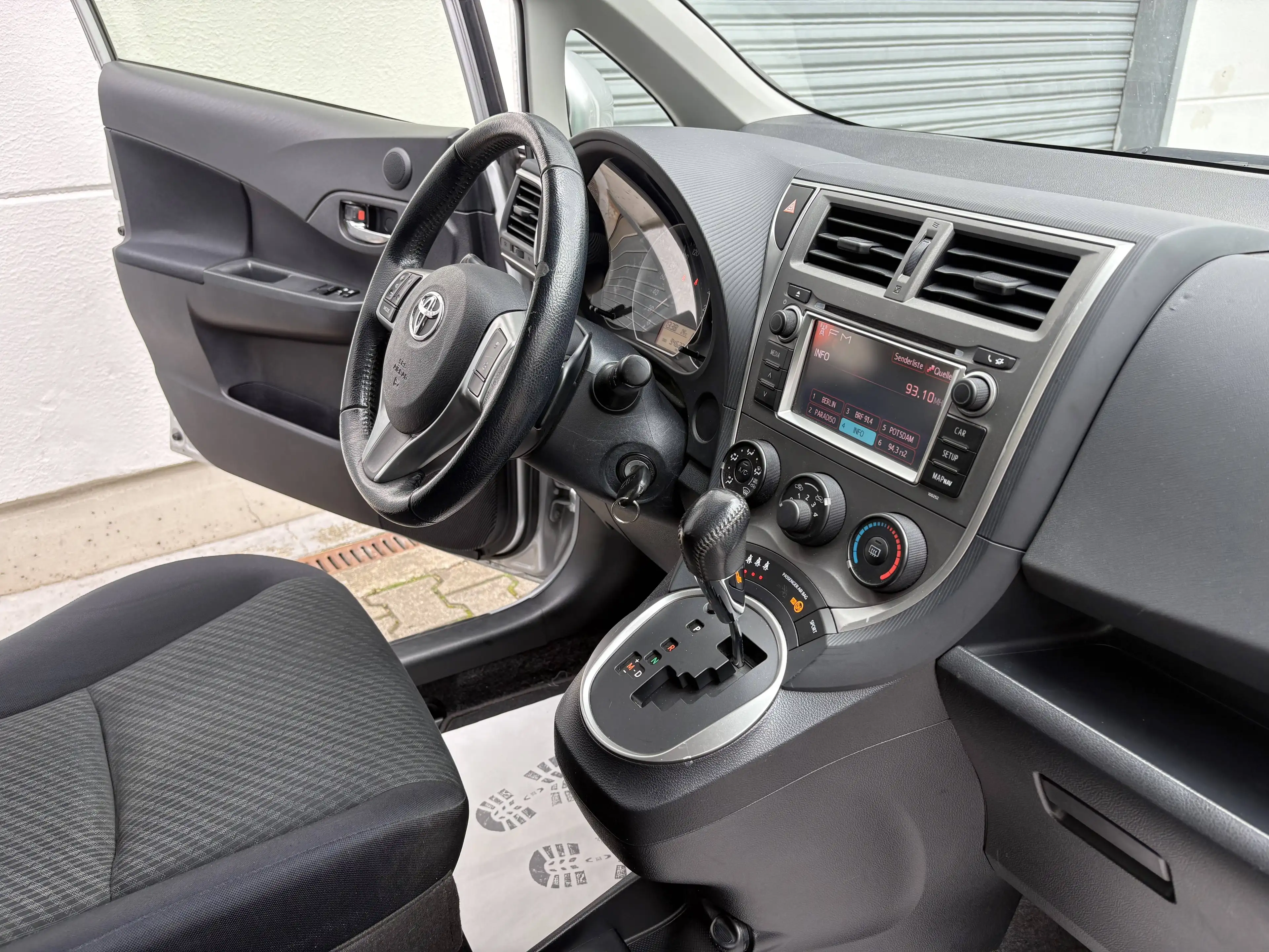 Toyota Verso-S Life Automatik Kamera Klimaanlage Radio Bluetooth — photo 10
