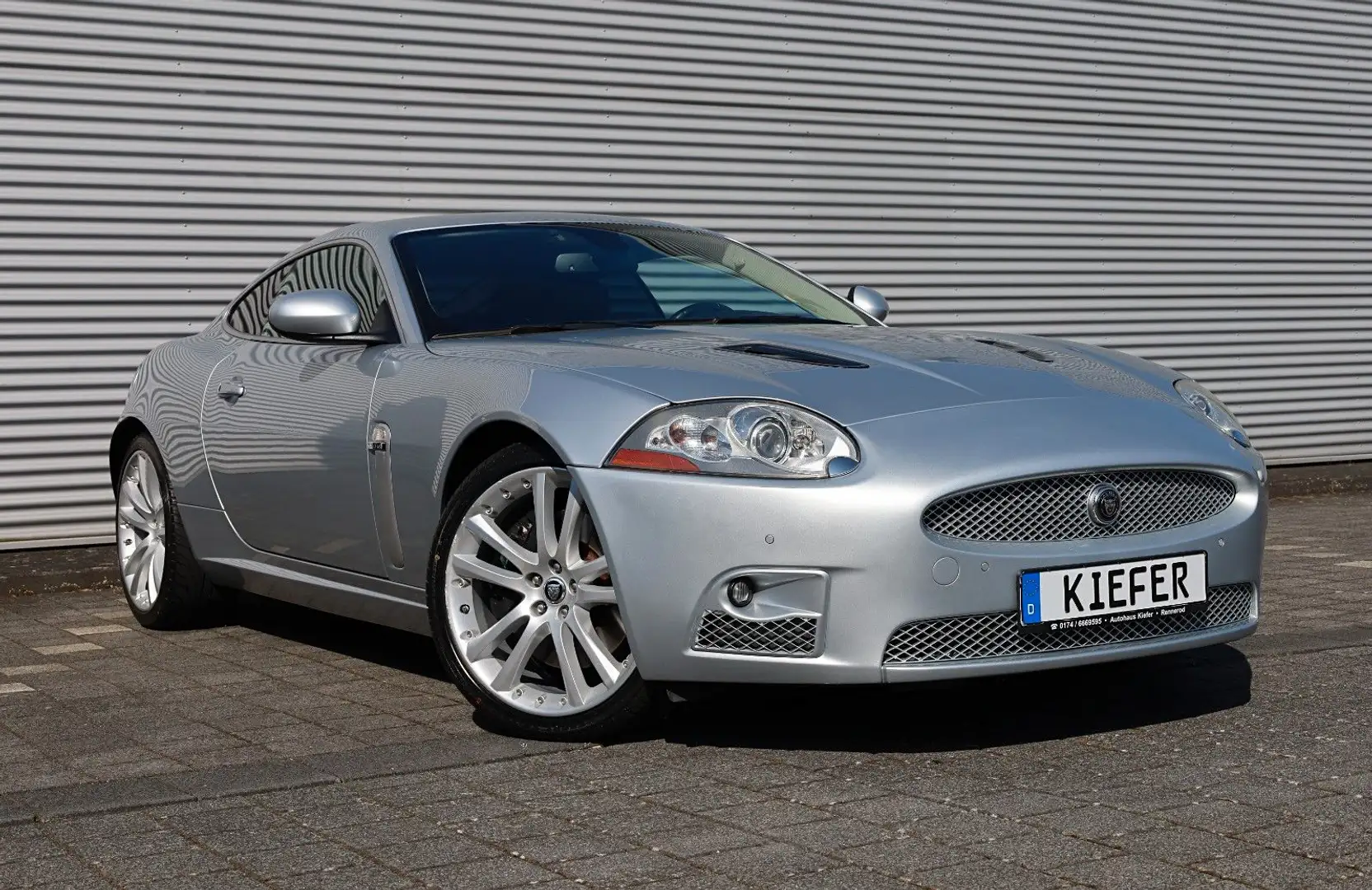 Jaguar XKR Coupé 4.2 V8 R/ALPINE/SHZ/PDC/SitzMemory/20 Silber - 1