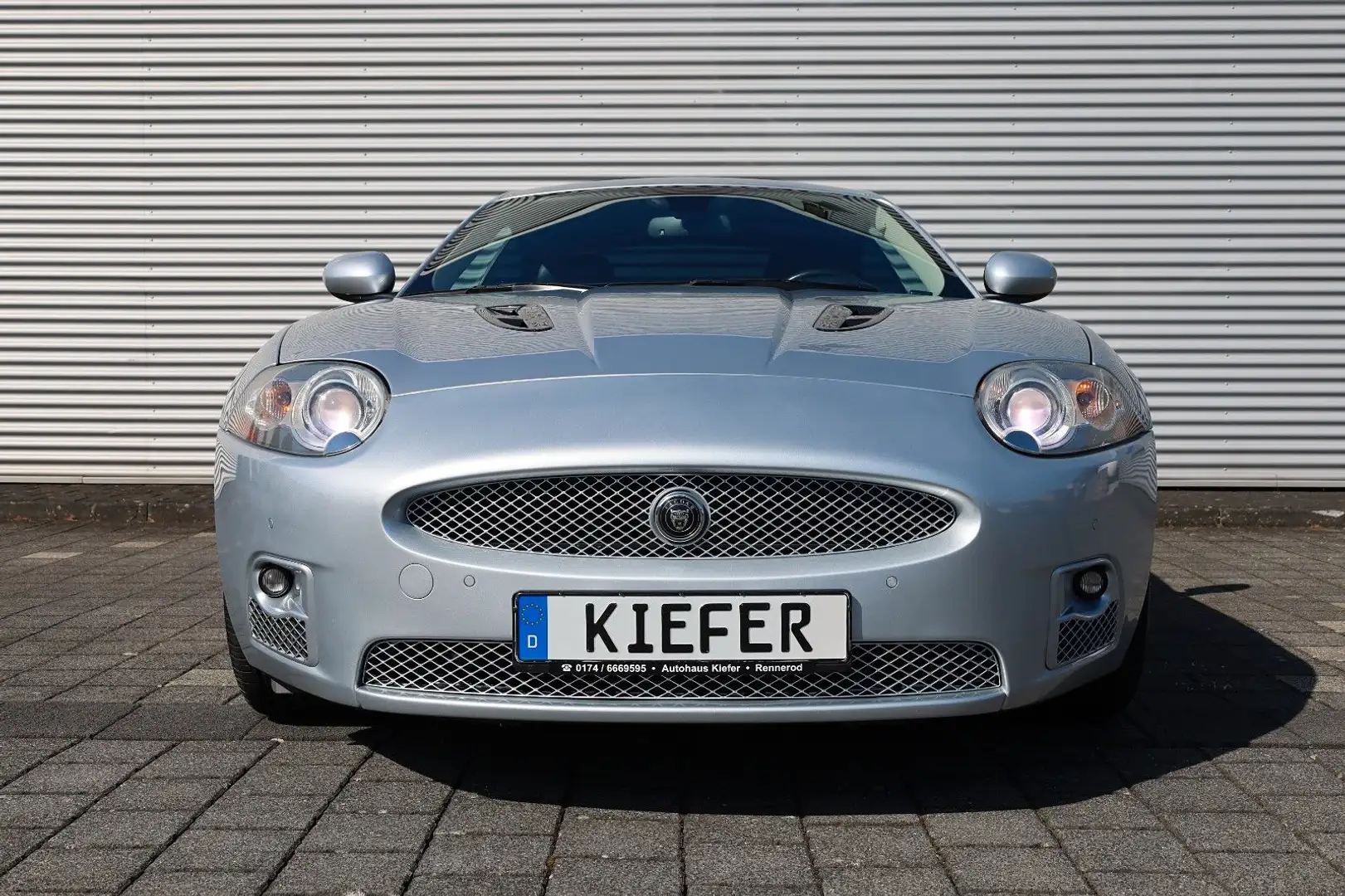 Jaguar XKR Coupé 4.2 V8 R/ALPINE/SHZ/PDC/SitzMemory/20 Silber - 2