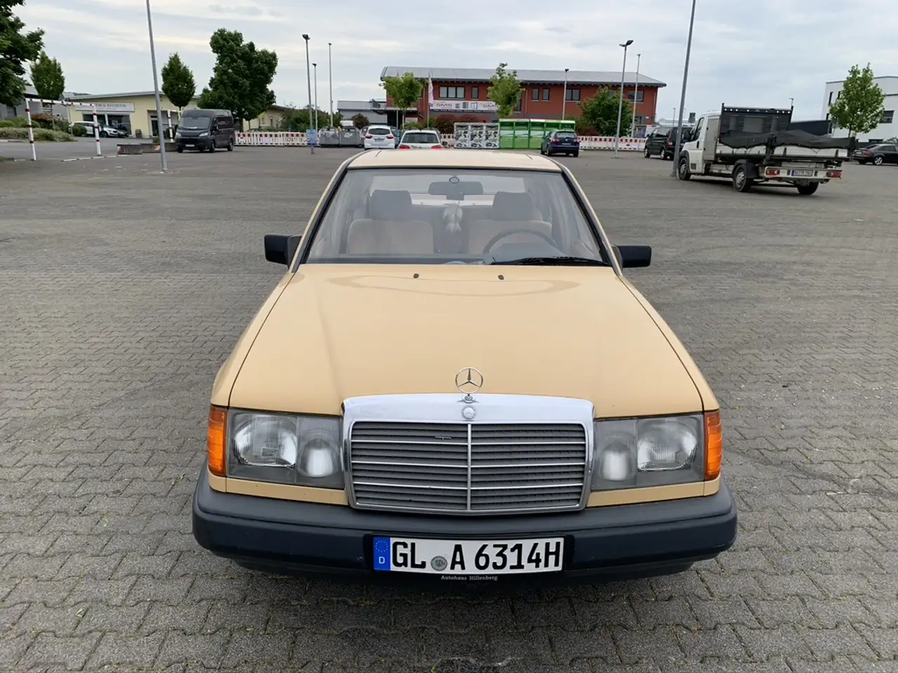 Mercedes-Benz 200D, foto 1
