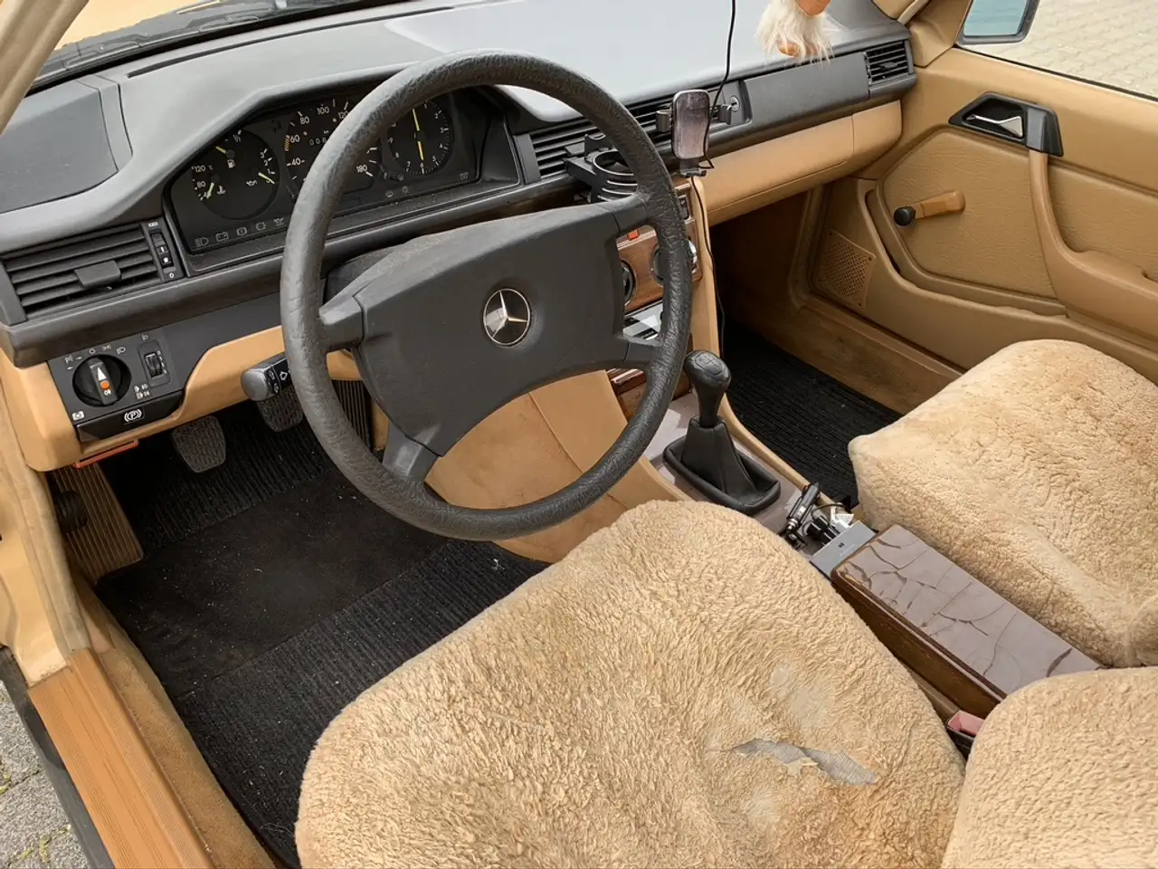 Mercedes-Benz 200D, foto 11