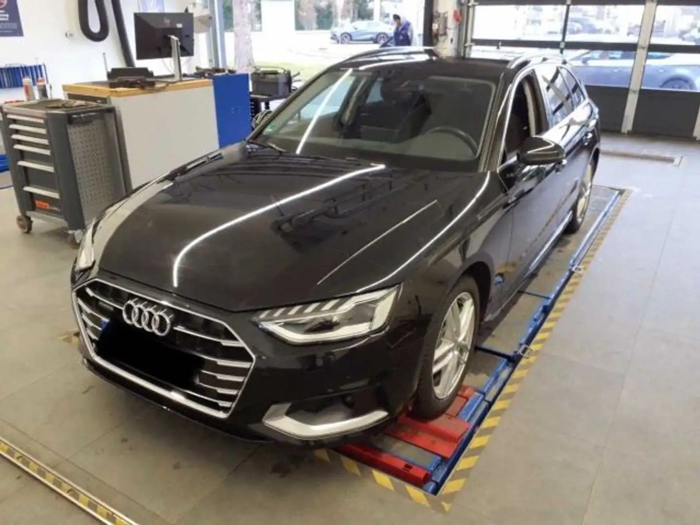 Audi A4 advanced 45 TFSI quattro 180(245) kW(PS Schwarz - 1