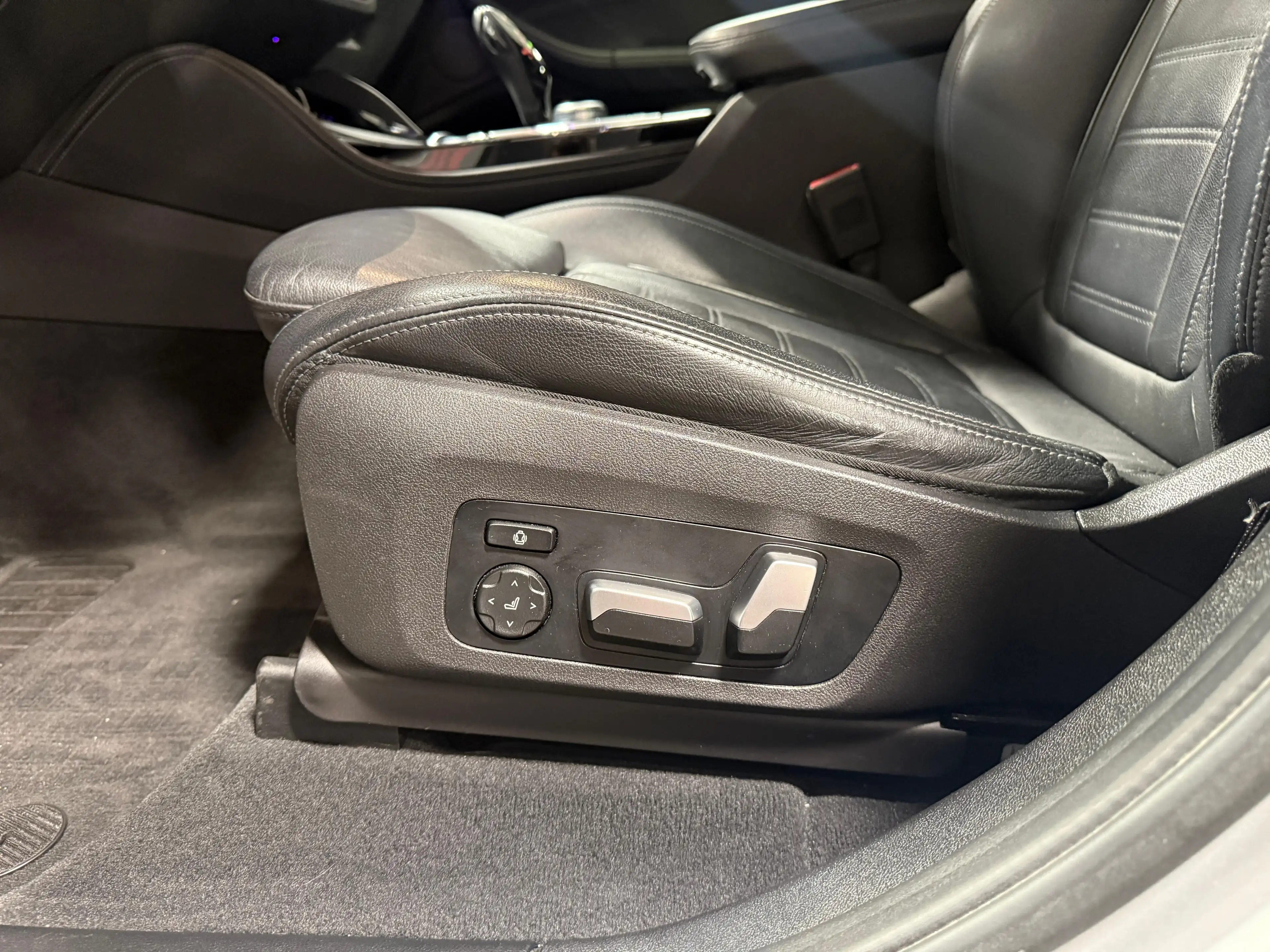 BMW X4 xDrive 20d M Sport*Carbon*Panorama*AHK*Kamera*Harman/Kardon*LED*Massage*ToterWinkel*KeylessGO*HeadUp — photo 9