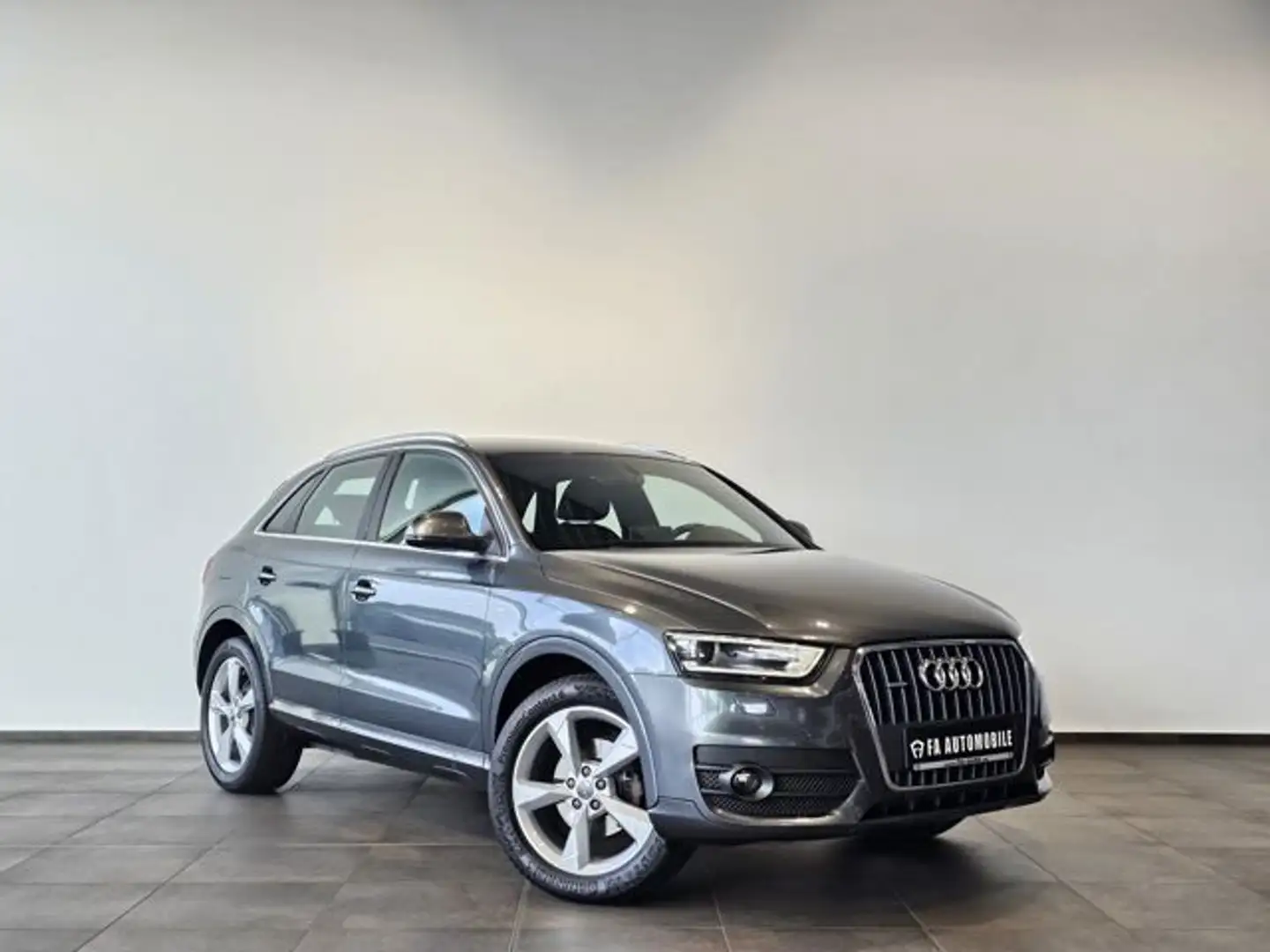 Audi Q3 2.0 TFSI quat. S Line Xenon Navi Leder AHK 19 Grau - 2
