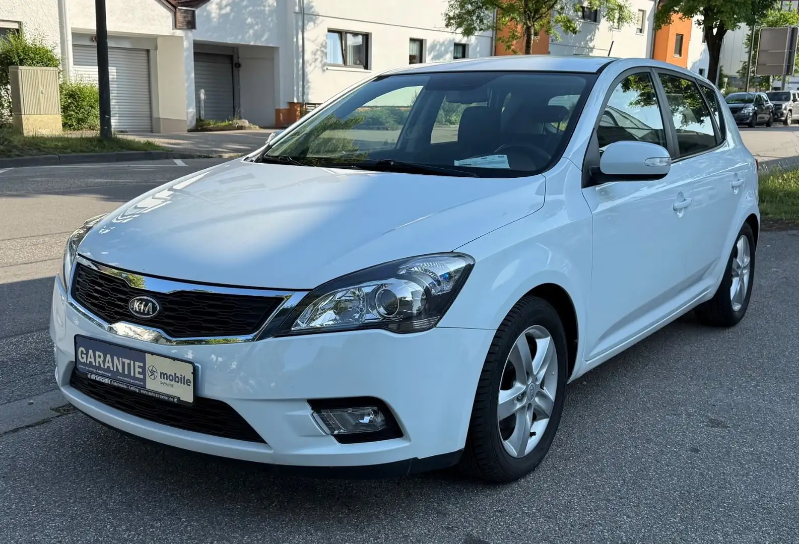 Kia Ceed / cee'd Ceed 1.4i Spirit/SHZ/PDC/S-HEFT/BLUETOOTH/USB Weiß - 1