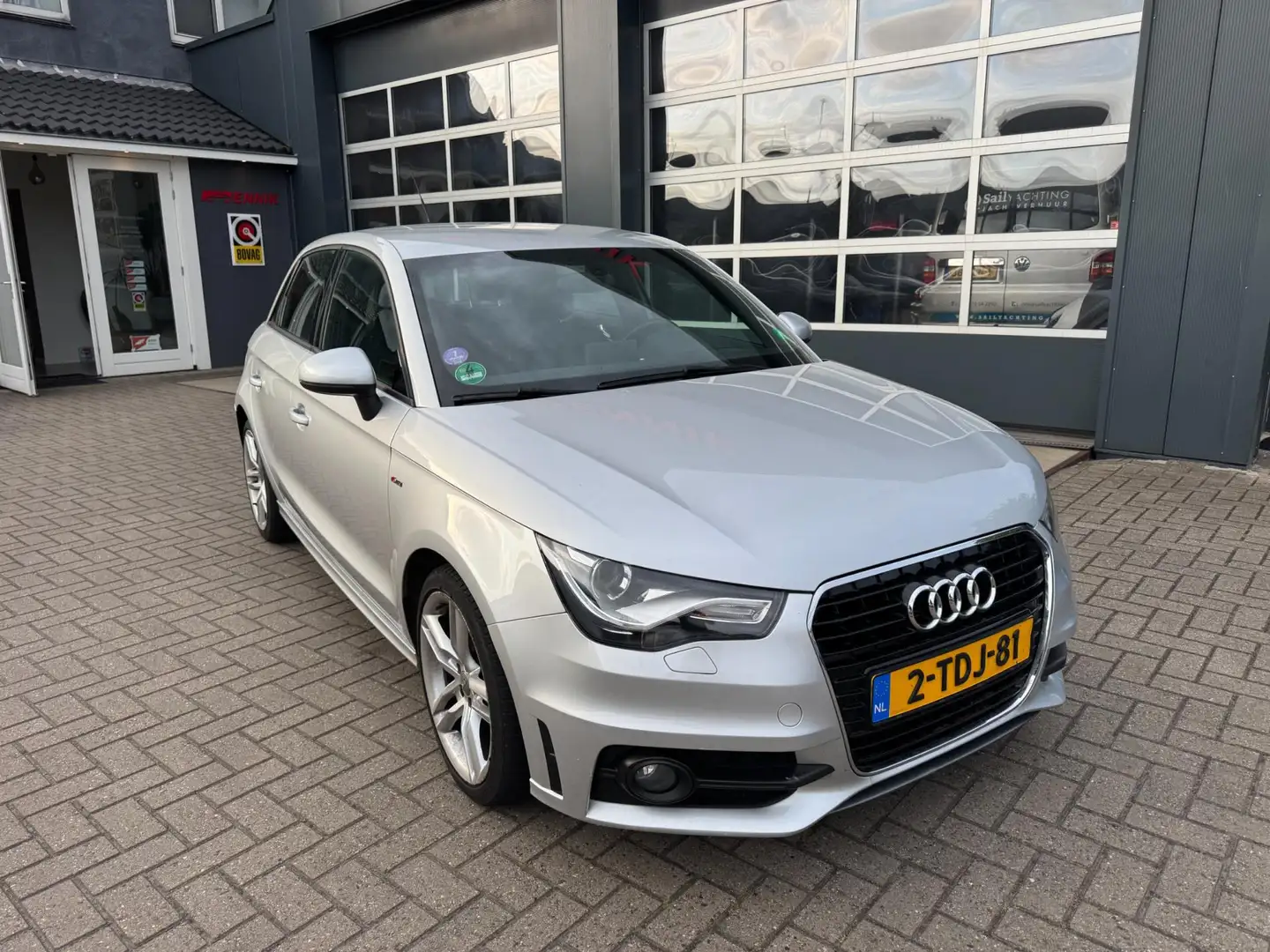 Audi A1 Sportback 1.2 TFSI Pro Line S 2x Sline / Led / Cru Grijs - 2