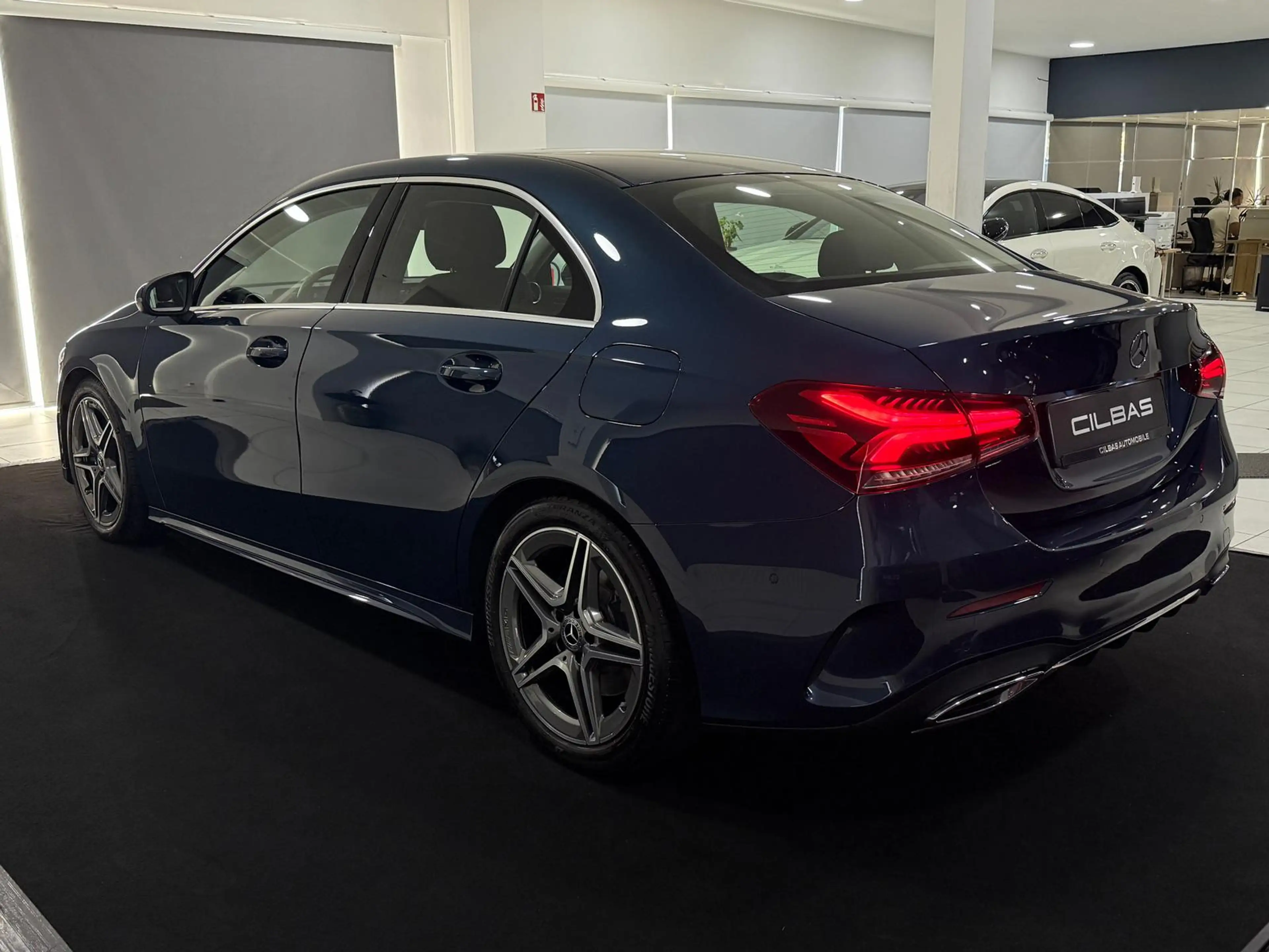 Mercedes-Benz A 250 7G LIMO AMG-LINE*WIDESCREEN*LED*SPURH*SHZ* — photo 8