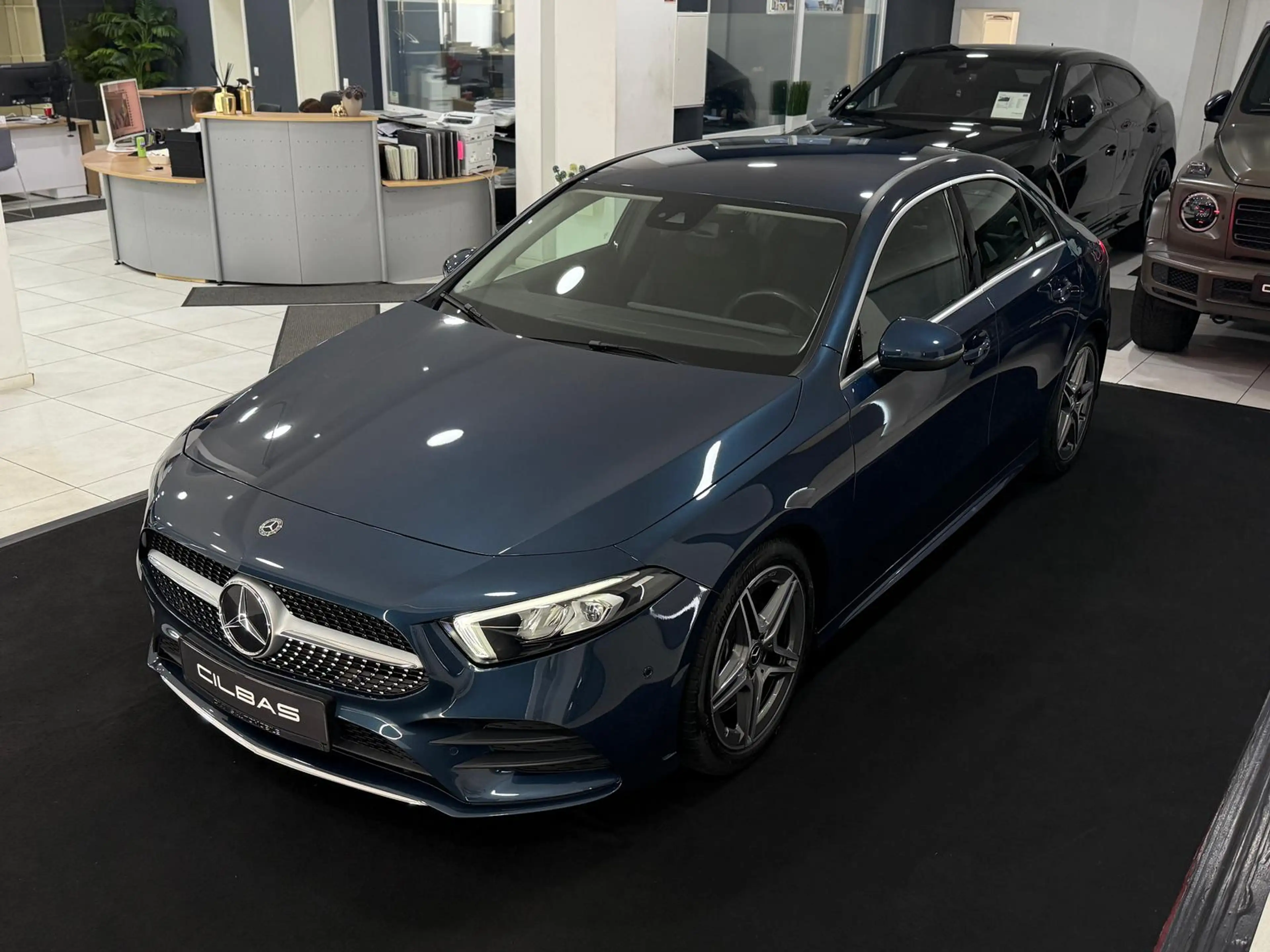 Mercedes-Benz A 250 7G LIMO AMG-LINE*WIDESCREEN*LED*SPURH*SHZ*