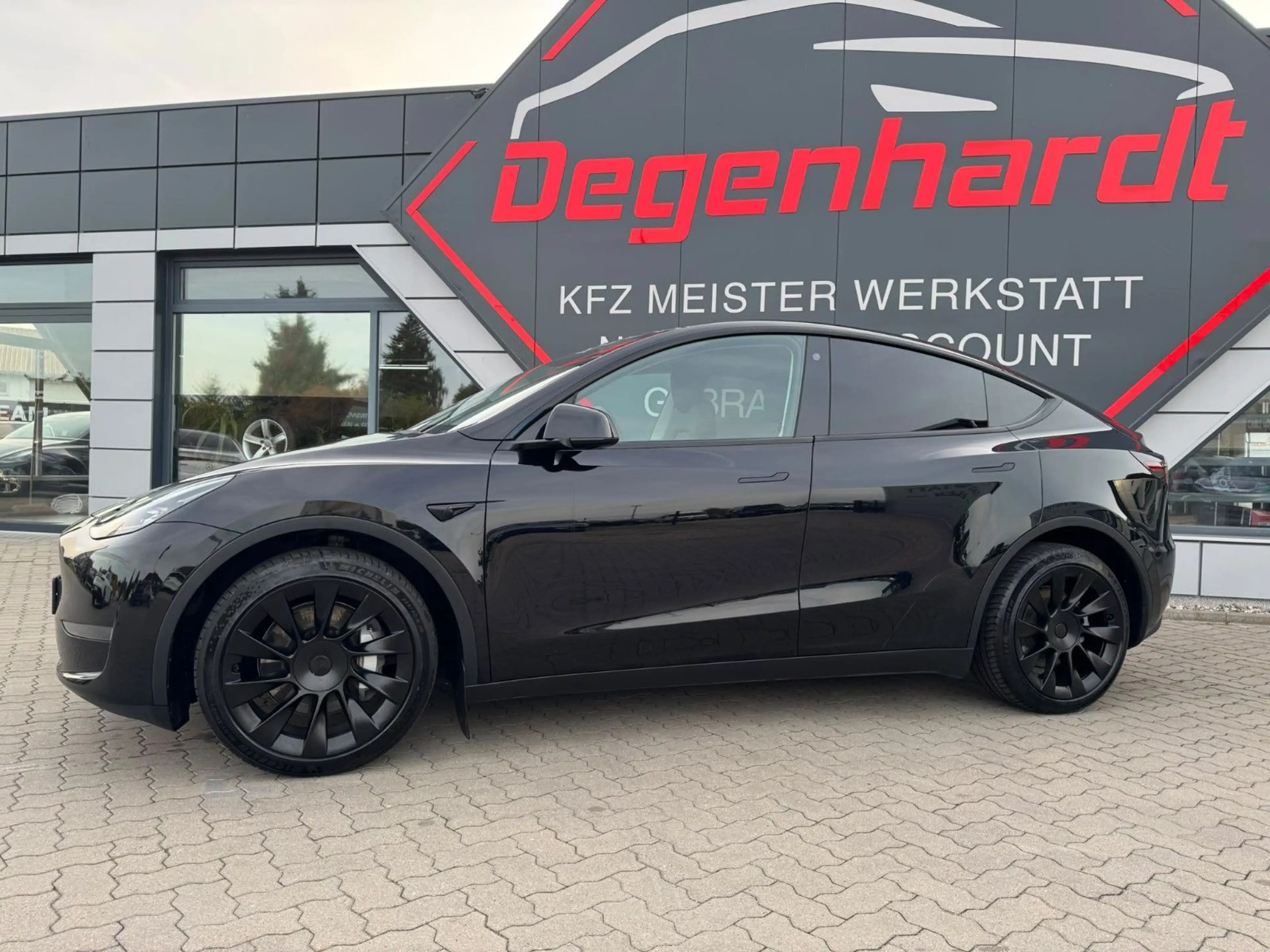 Tesla Model Y Long Range Dual AWD 20" Induction FSD — photo 9