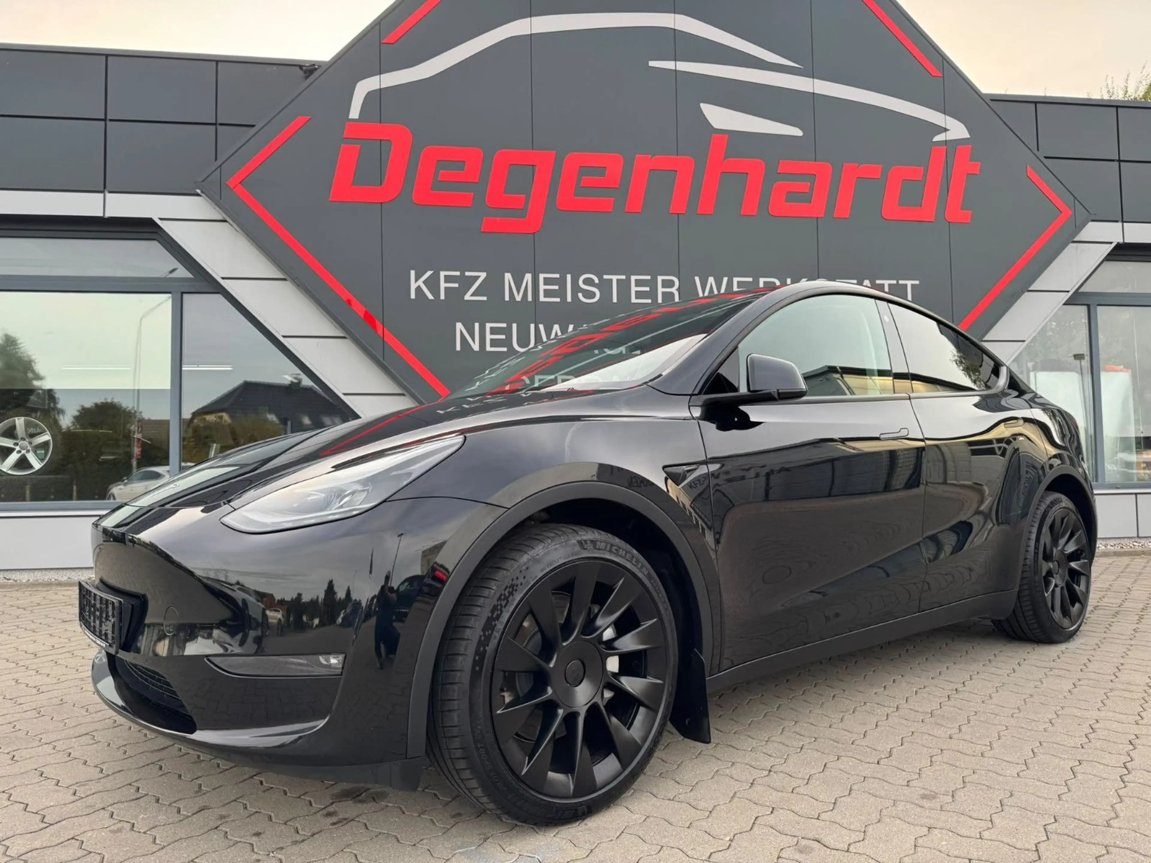 Tesla Model Y Long Range Dual AWD 20" Induction FSD