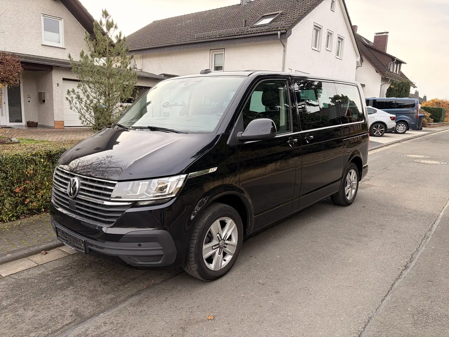 Volkswagen T6 Multivan 2x E-Türen, Vollausstattung Comfortline Schwarz - 2
