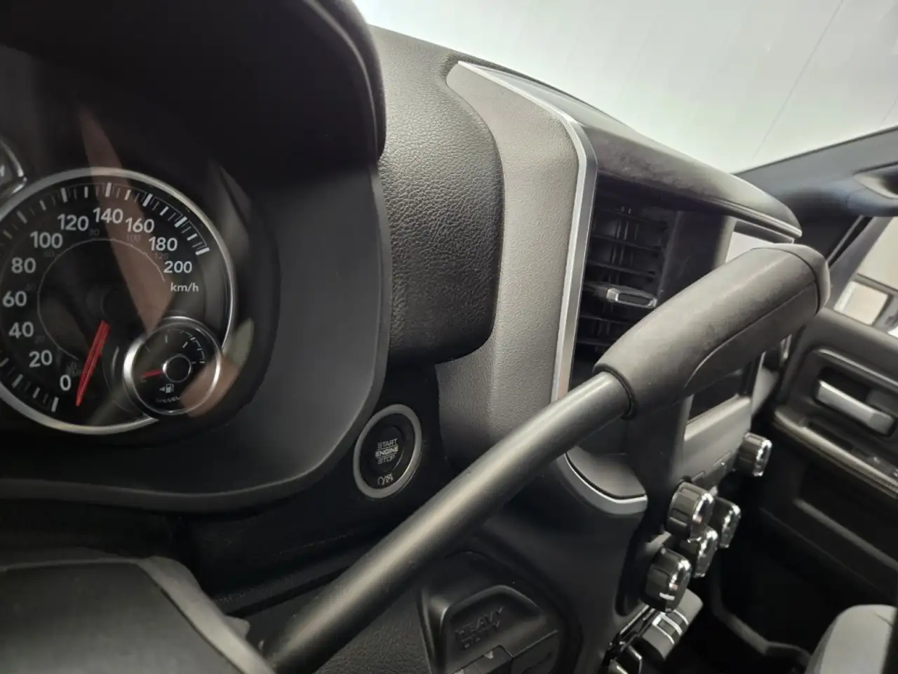 RAM 3500 снимка RAM 3500
