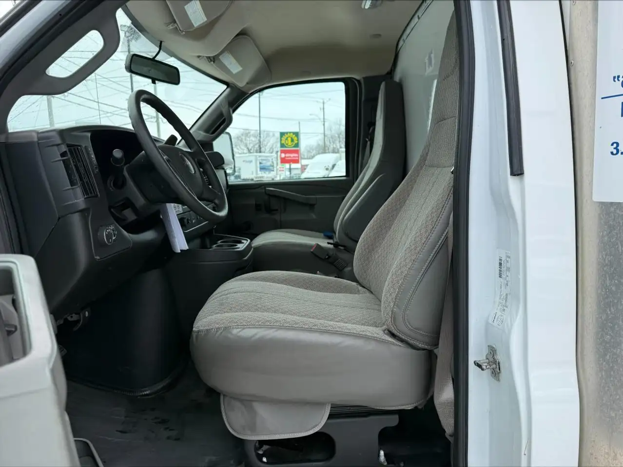 GMC Savana 3500 снимка GMC Savana 3500