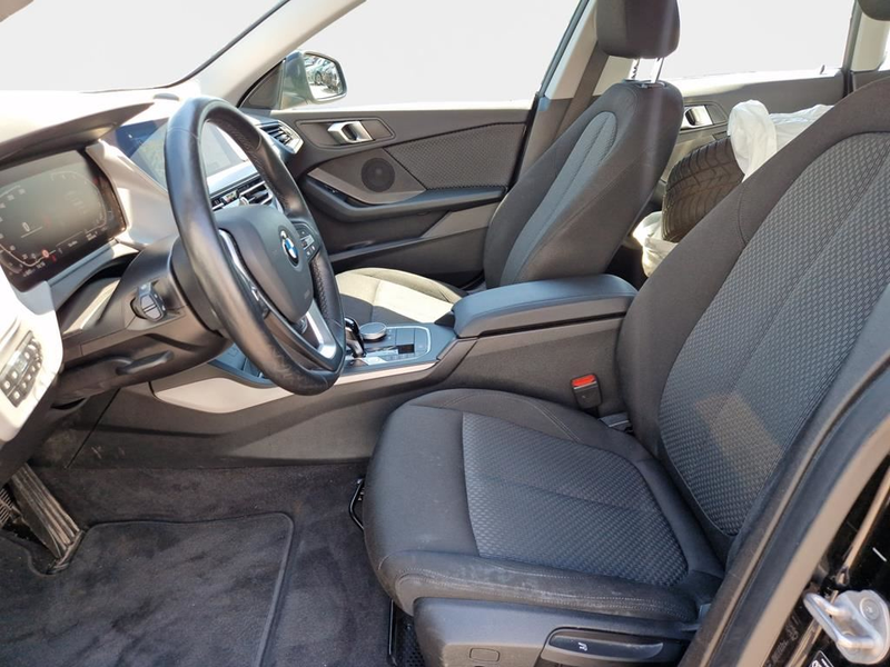 BMW 218 Advantage — photo 9