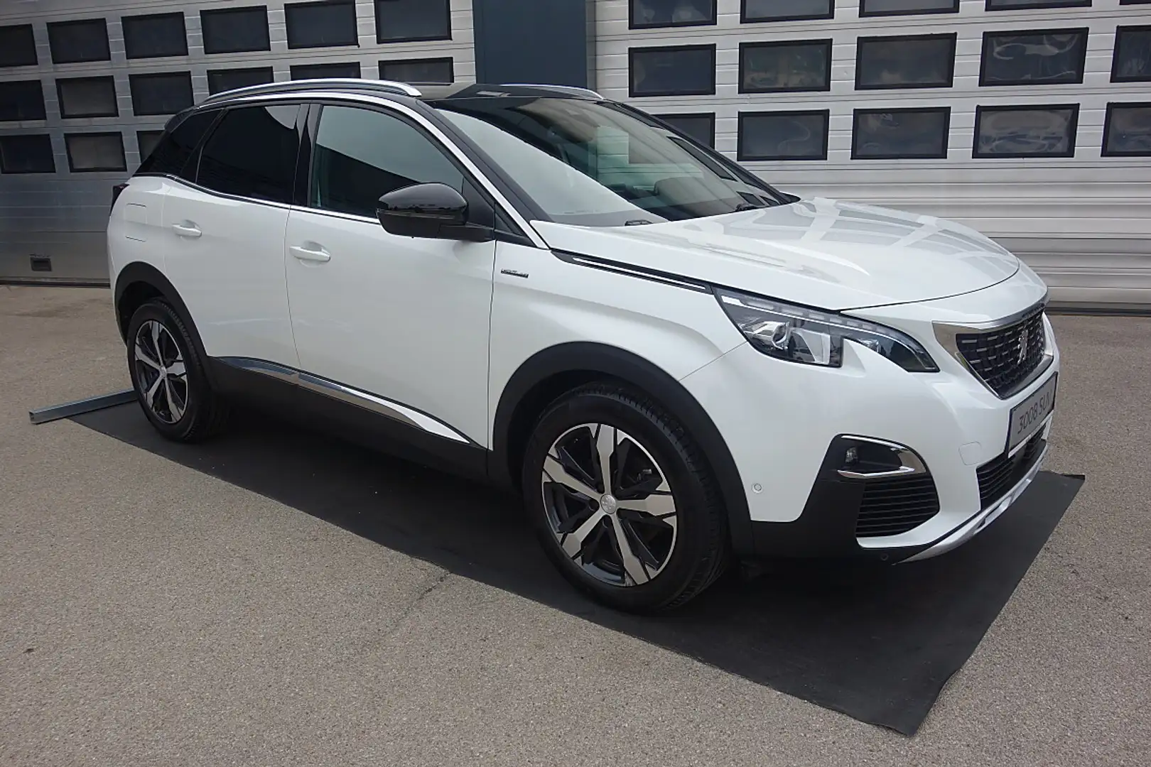 Peugeot 3008 1,5 BlueHDi 130 S&S EAT8 GT Line Aut. Weiß - 1