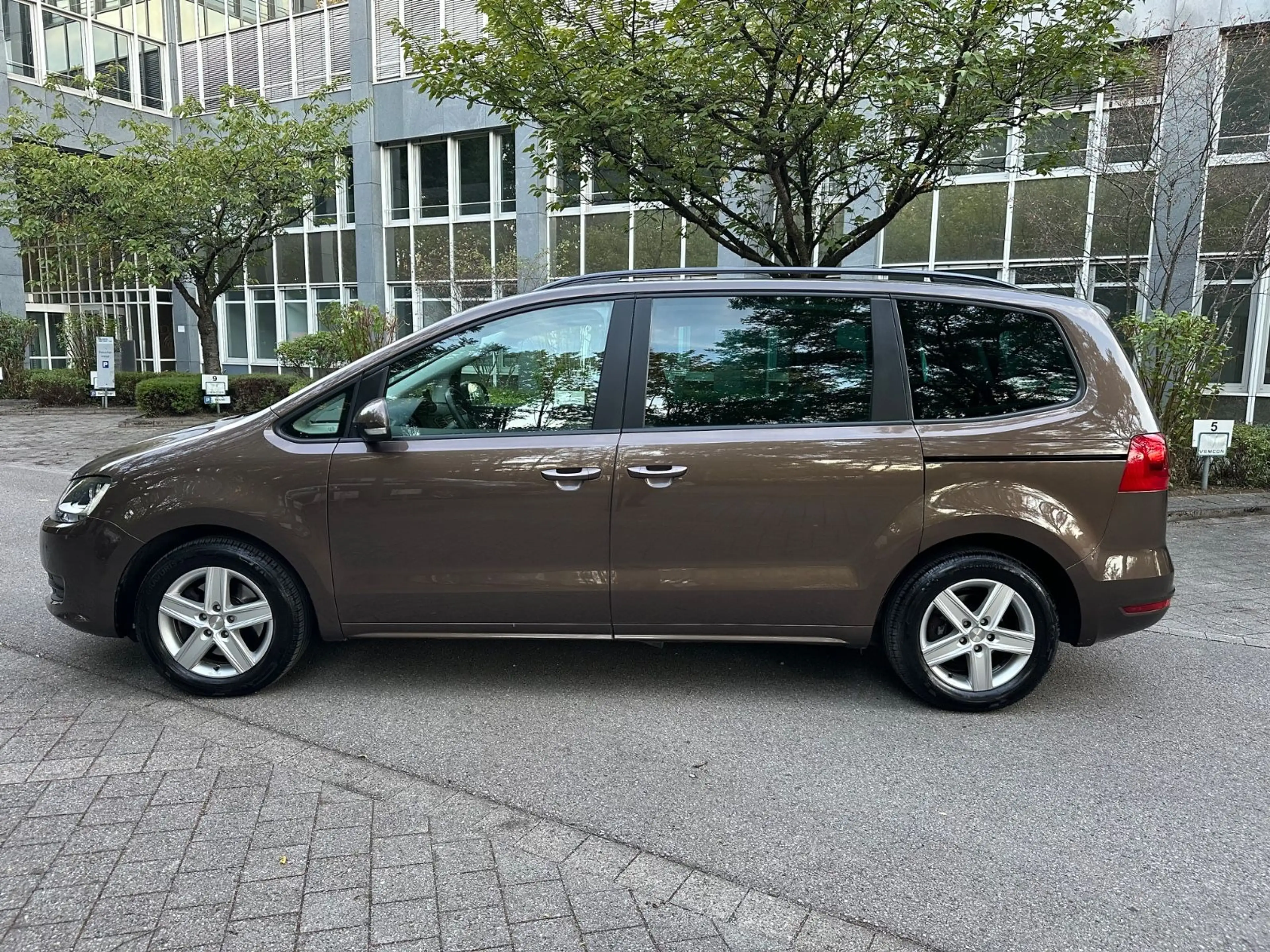 Volkswagen Sharan Trendline BMT — photo 2
