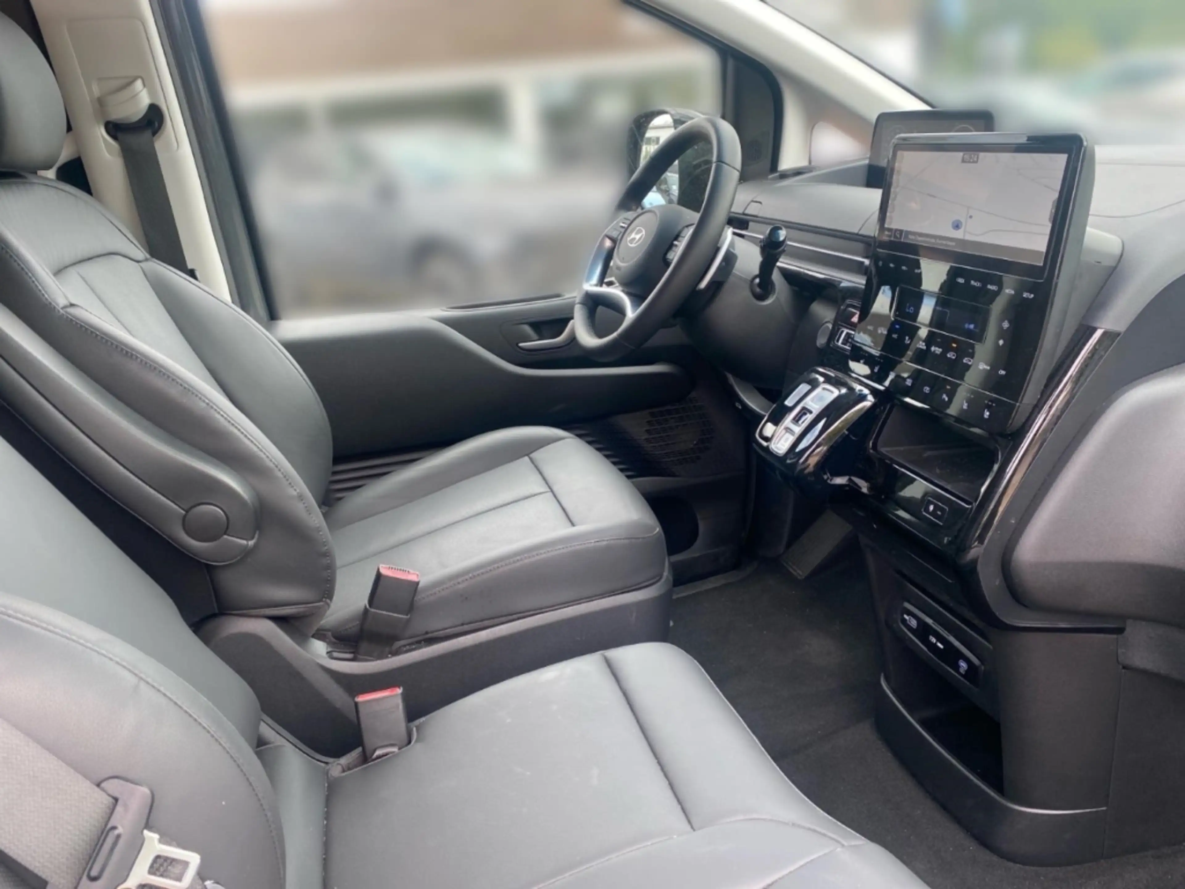 Hyundai STARIA Prime Hybrid 2WD 9-Sitzer 225PS Leder 360° LED — photo 13