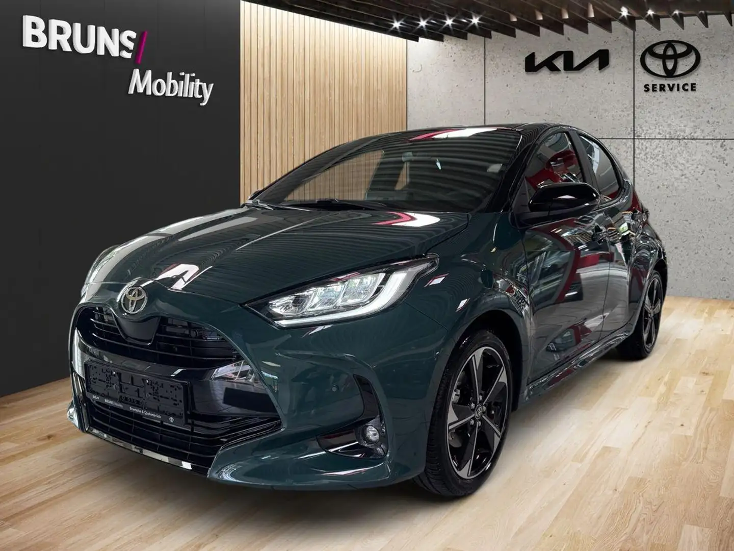 Toyota Yaris 1.5 Hybrid JBL Navi Kamera PDC Headup SHZ Groen - 2