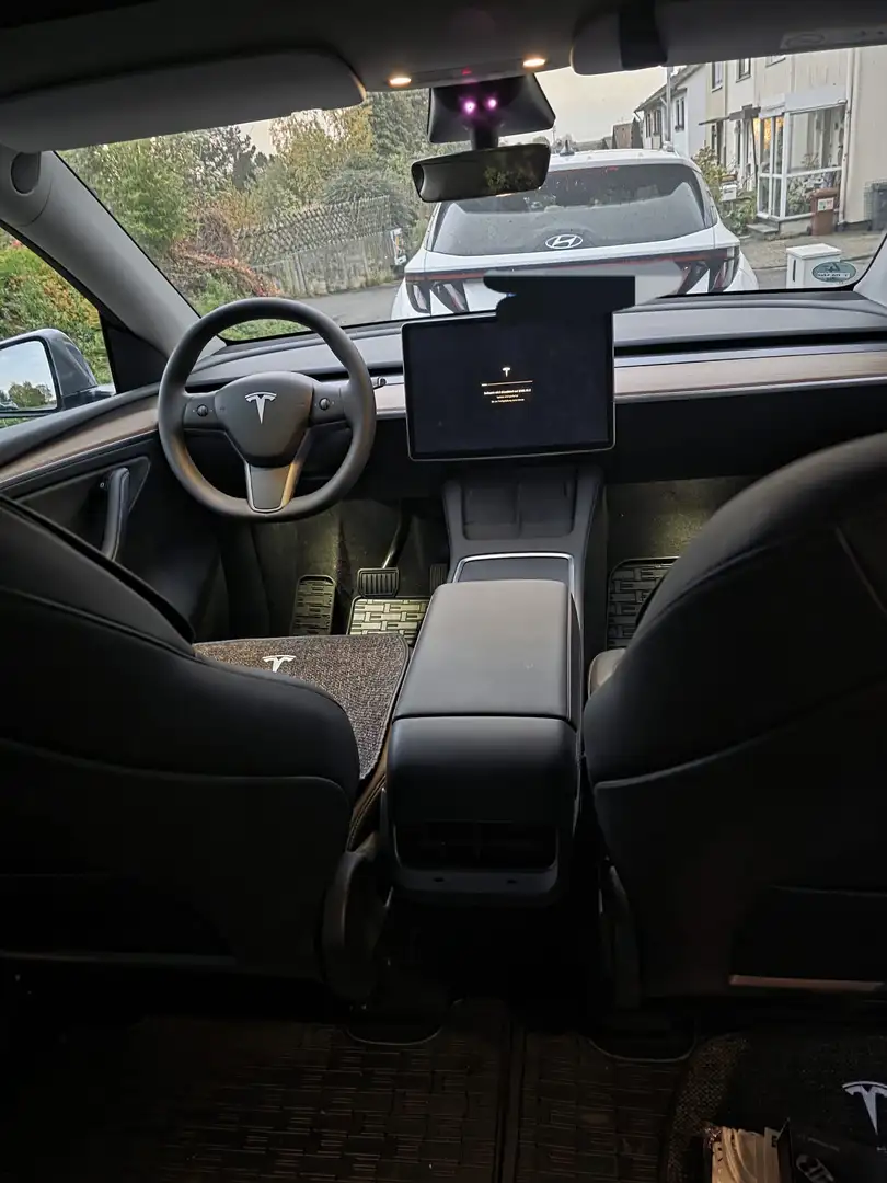 Tesla Model Y Long Range Allradantrieb Grau - 1