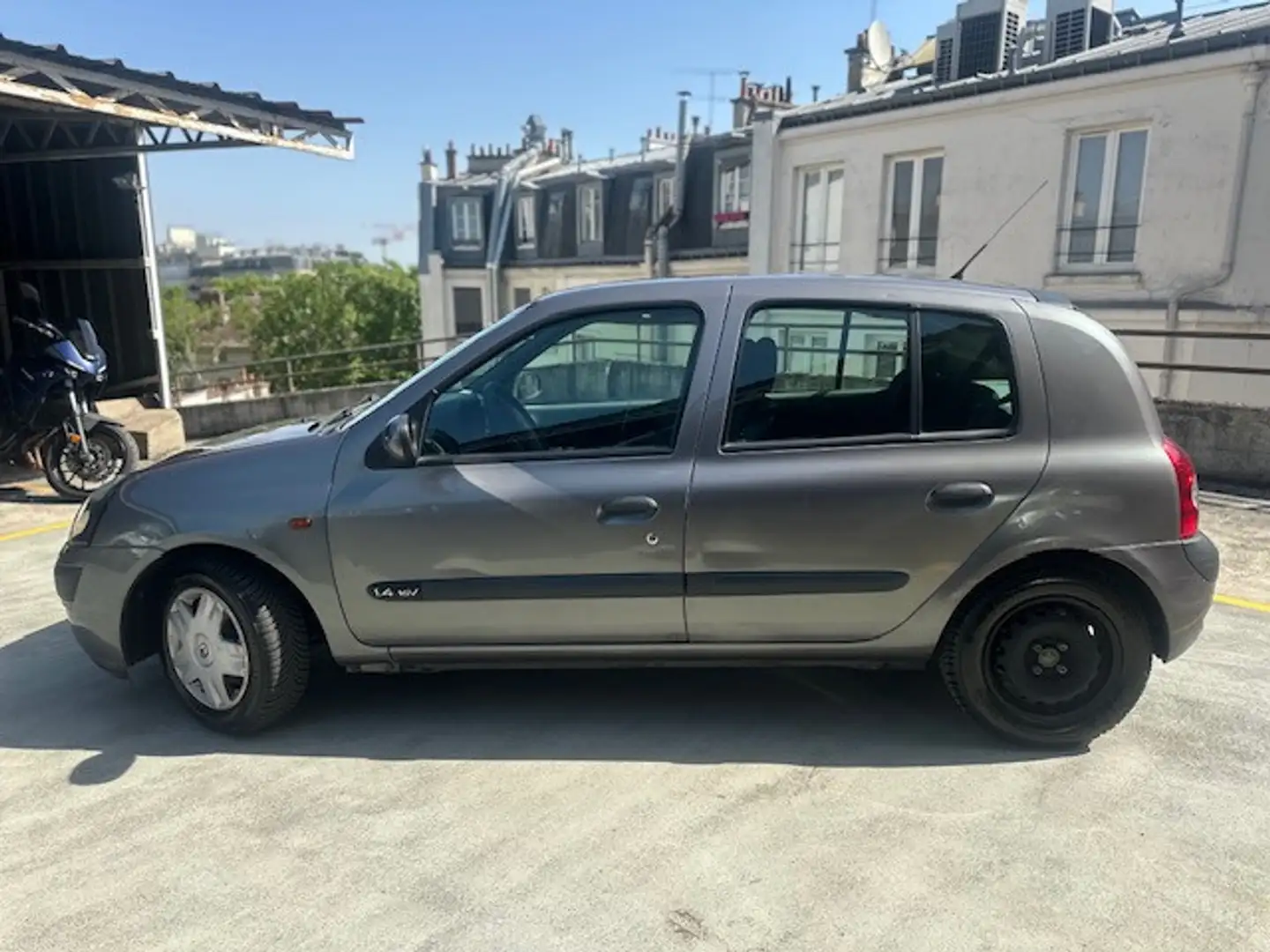 Renault Clio 1.4 16V 98CH EXPRESSION 5P Grau - 2