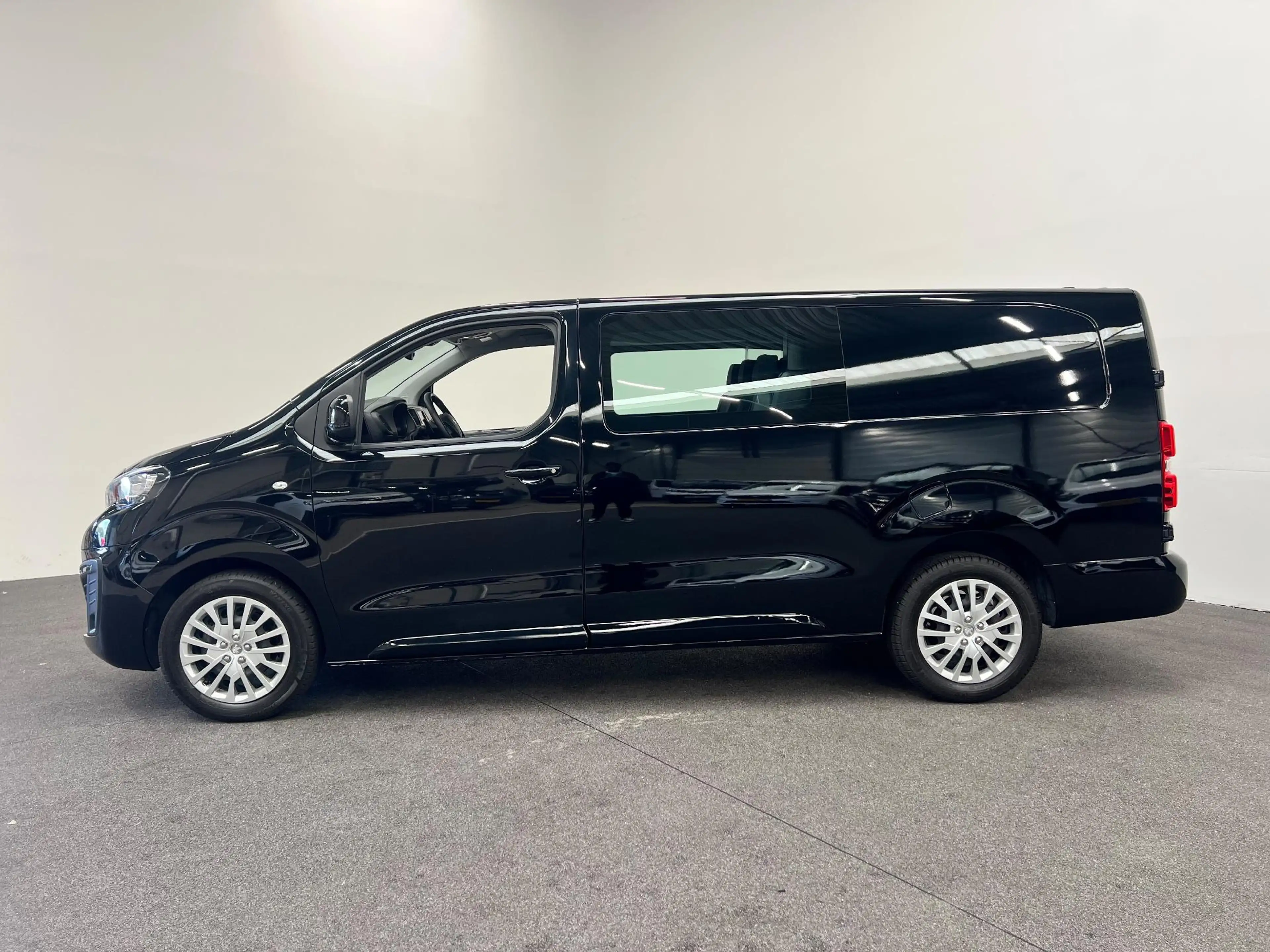 Peugeot Expert 2.0 BlueHDI 145PK Dubbele Cabine Automaat Airco Bl — photo 9