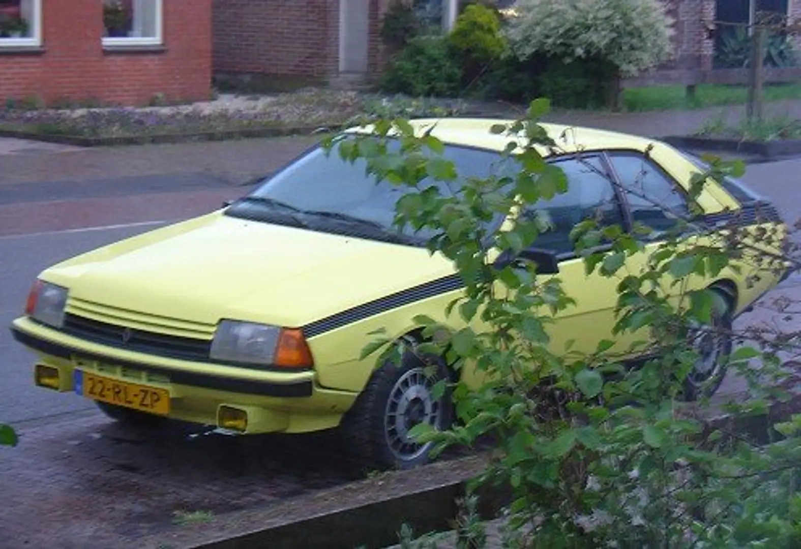 Renault Fuego 2.2i Gelb - 1