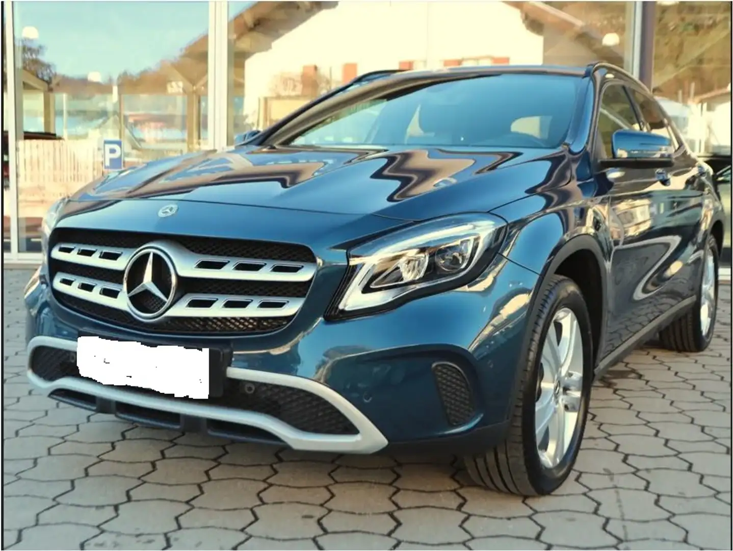 Mercedes-Benz GLA 180 GLA 180 Aut. Blau - 1