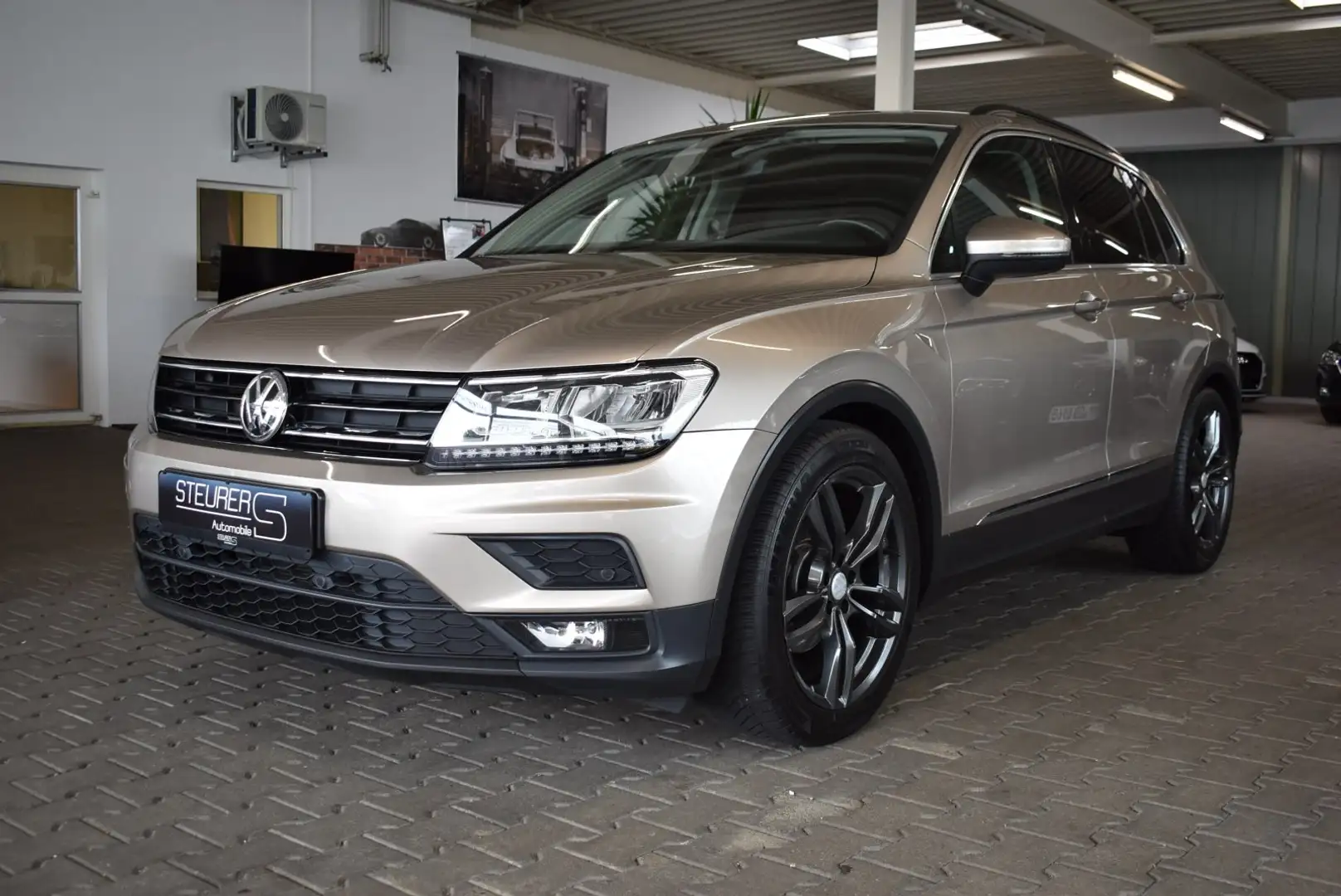 Volkswagen Tiguan 1.4 TSI DSG Comfortline Navi LED APP Beige - 1
