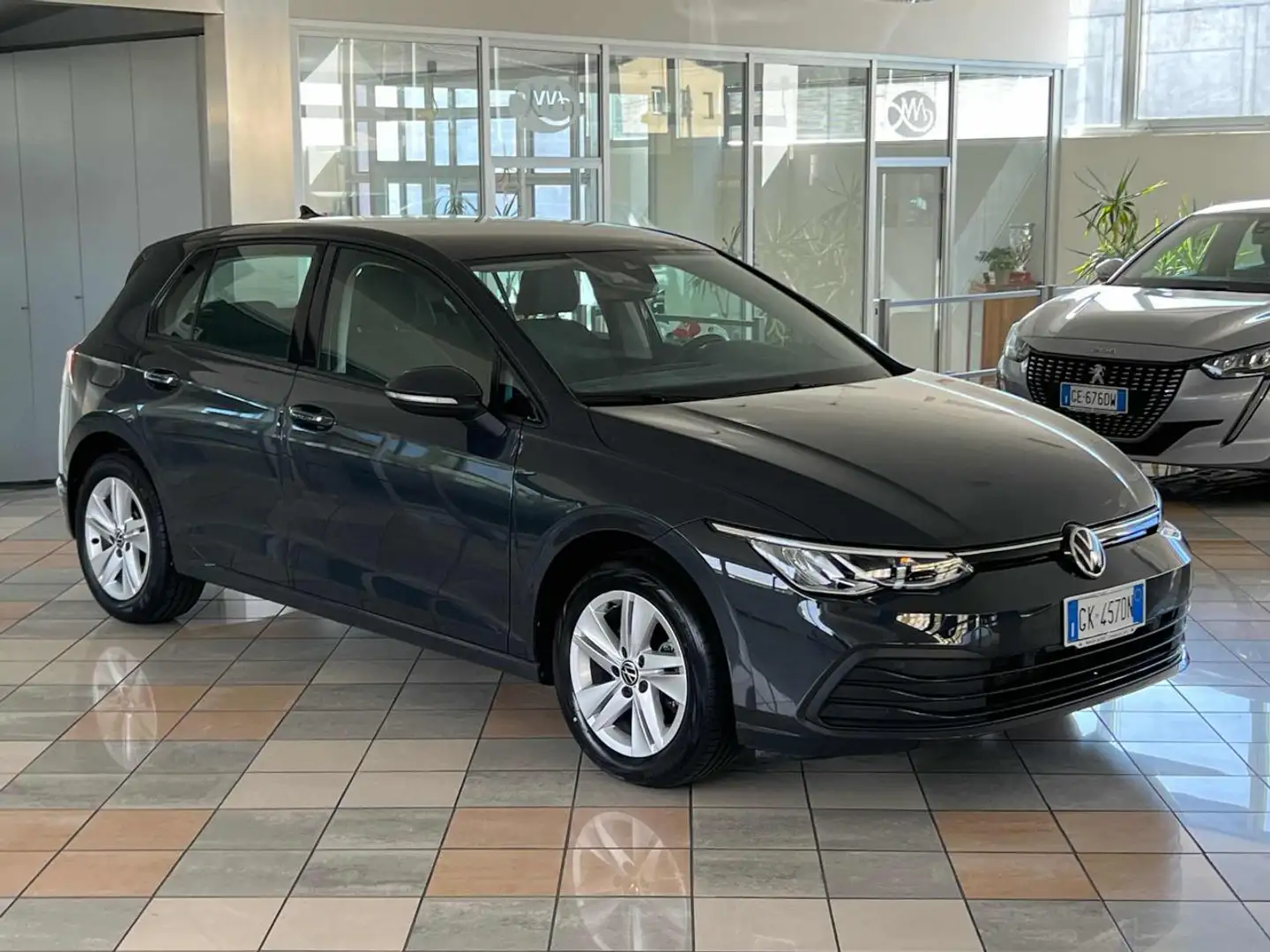 Volkswagen Golf 1.0 eTSI EVO DSG Life Grijs - 2