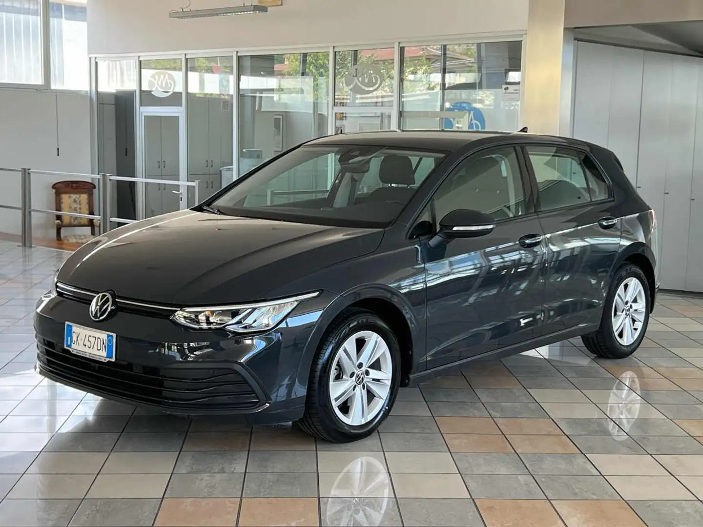 Volkswagen Golf 1.0 eTSI EVO DSG Life Grijs - 1