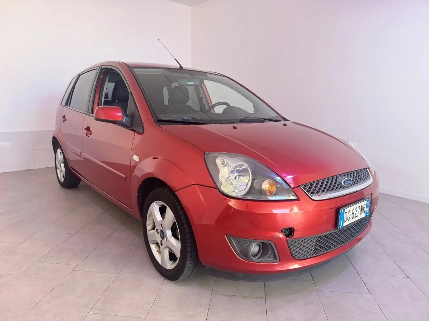 Ford Fiesta 1.2. 16V 5p. Ghia Rosso - 2