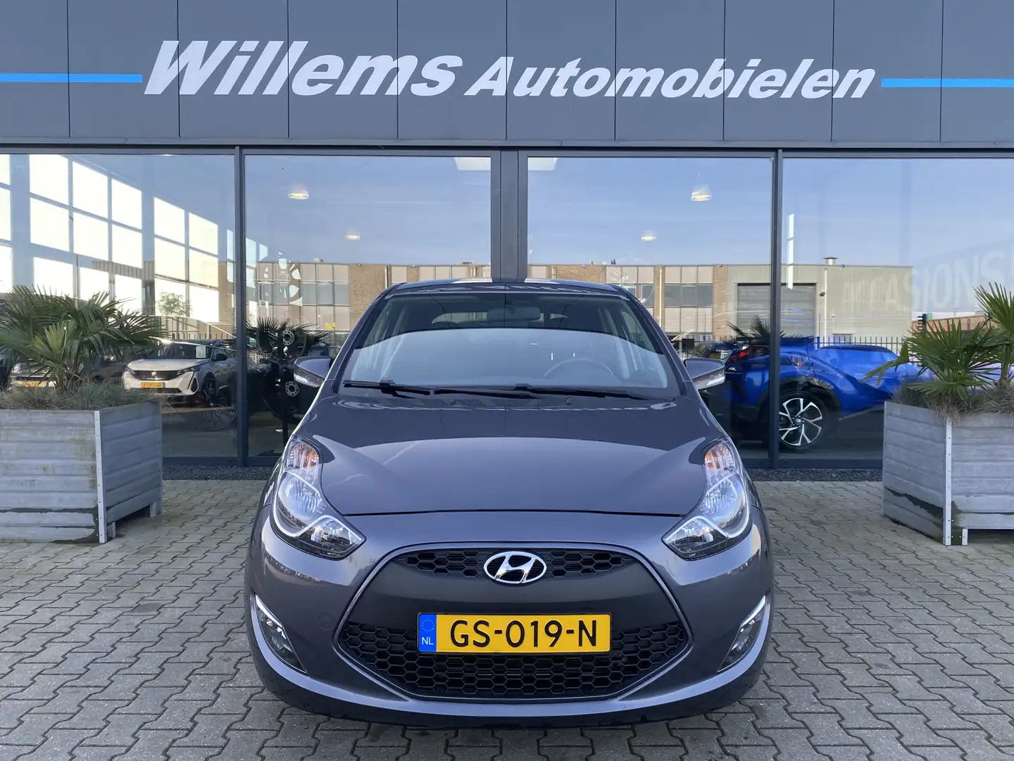 Hyundai iX20 1.6i Go! Navigatie, Camera & Trekhaak Gris - 2