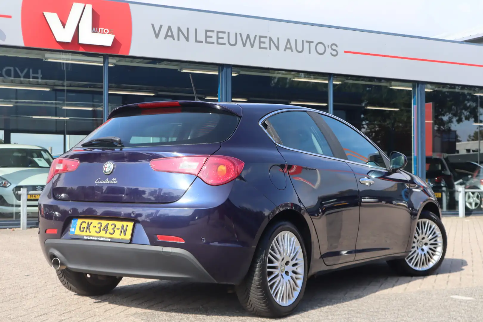 Alfa Romeo Giulietta 1.6 JTDm Distinctive | Leder | Cruise | Clima Blauw - 2