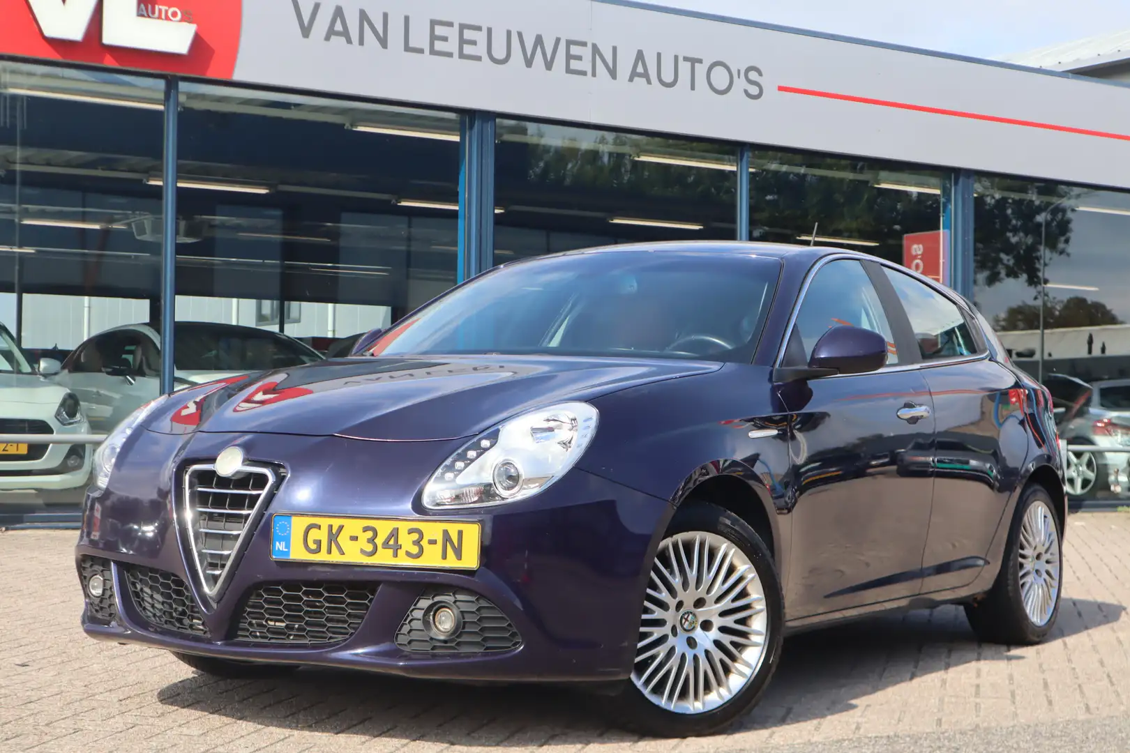 Alfa Romeo Giulietta 1.6 JTDm Distinctive | Leder | Cruise | Clima Blauw - 1