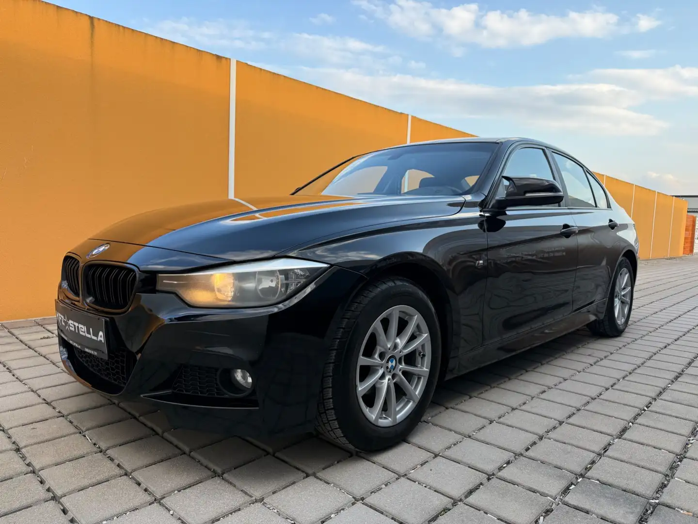 BMW 320 d F30 Lim. Aut. / ACC / Navi Schwarz - 1