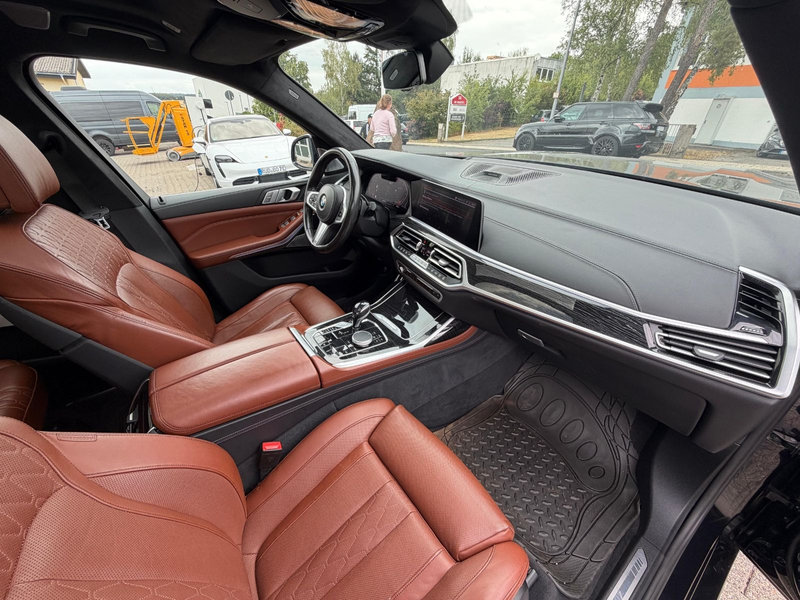 BMW X7 xDrive40i HeadUp, Gestik, Massage, Laser Voll — photo 12