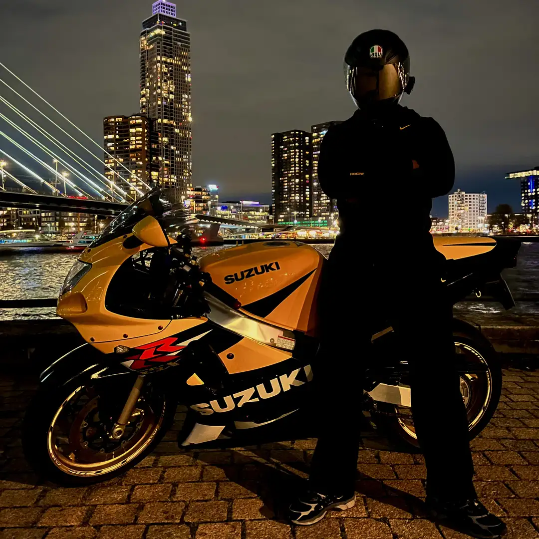 Suzuki GSX-R 600 SUZUKI GSXR 600 K1 *22k kilometers* Zwart - 1