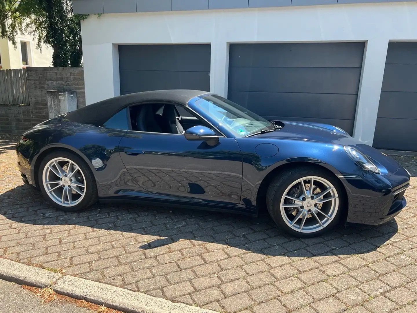 Porsche 992 911 Carrera Cabriolet PDK Blau - 1