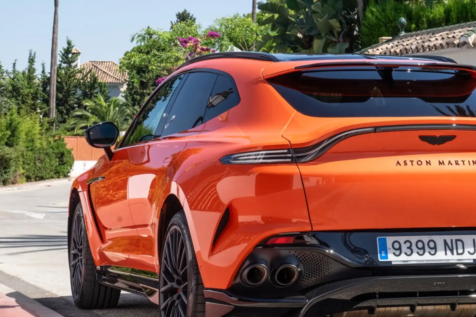Aston Martin DBX 707 Naranja - 2