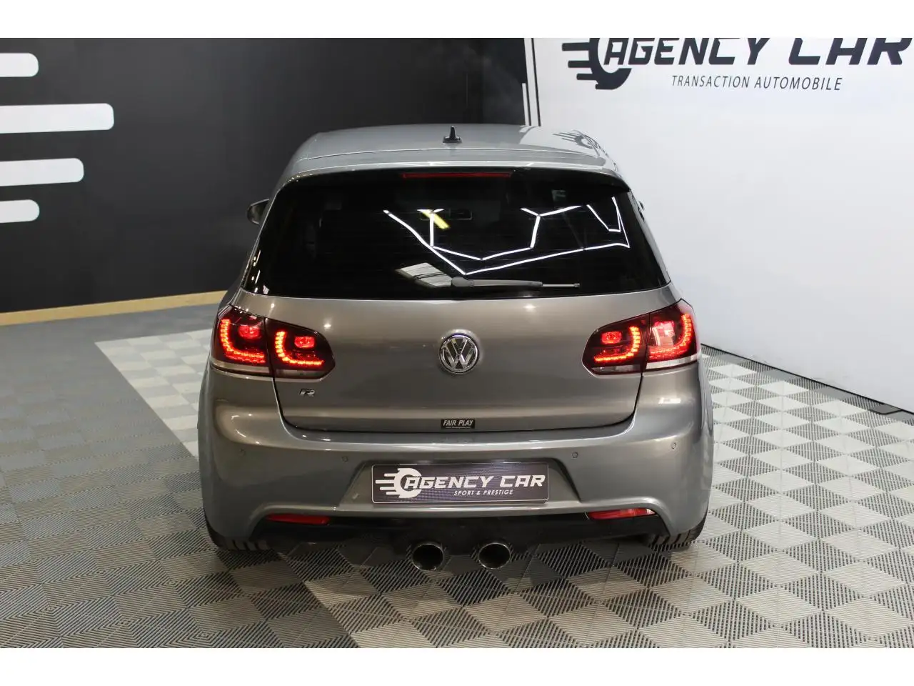 Volkswagen Golf R — photo 34