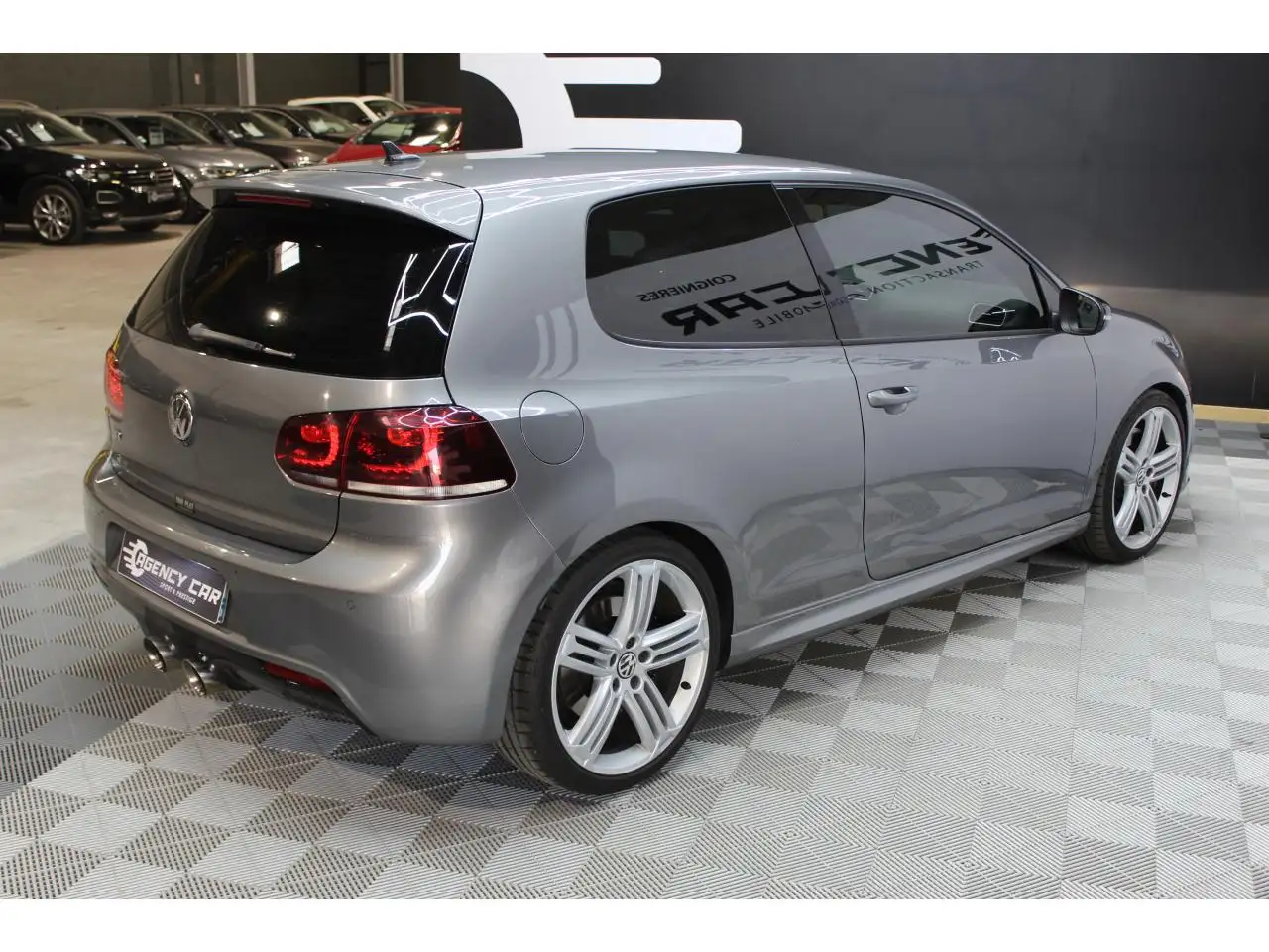 Volkswagen Golf R — photo 35